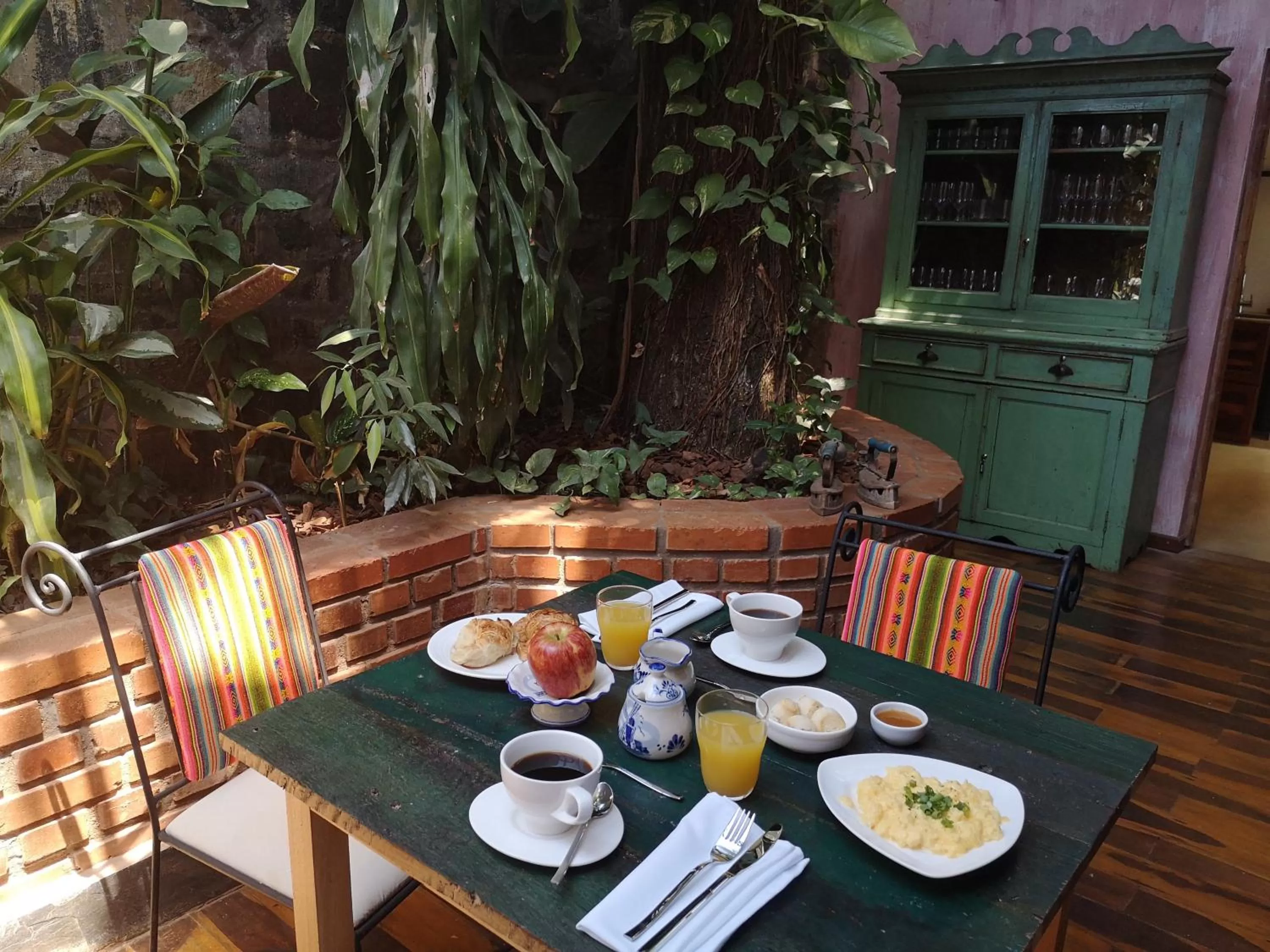 Continental breakfast in Rincón Escondido B&B
