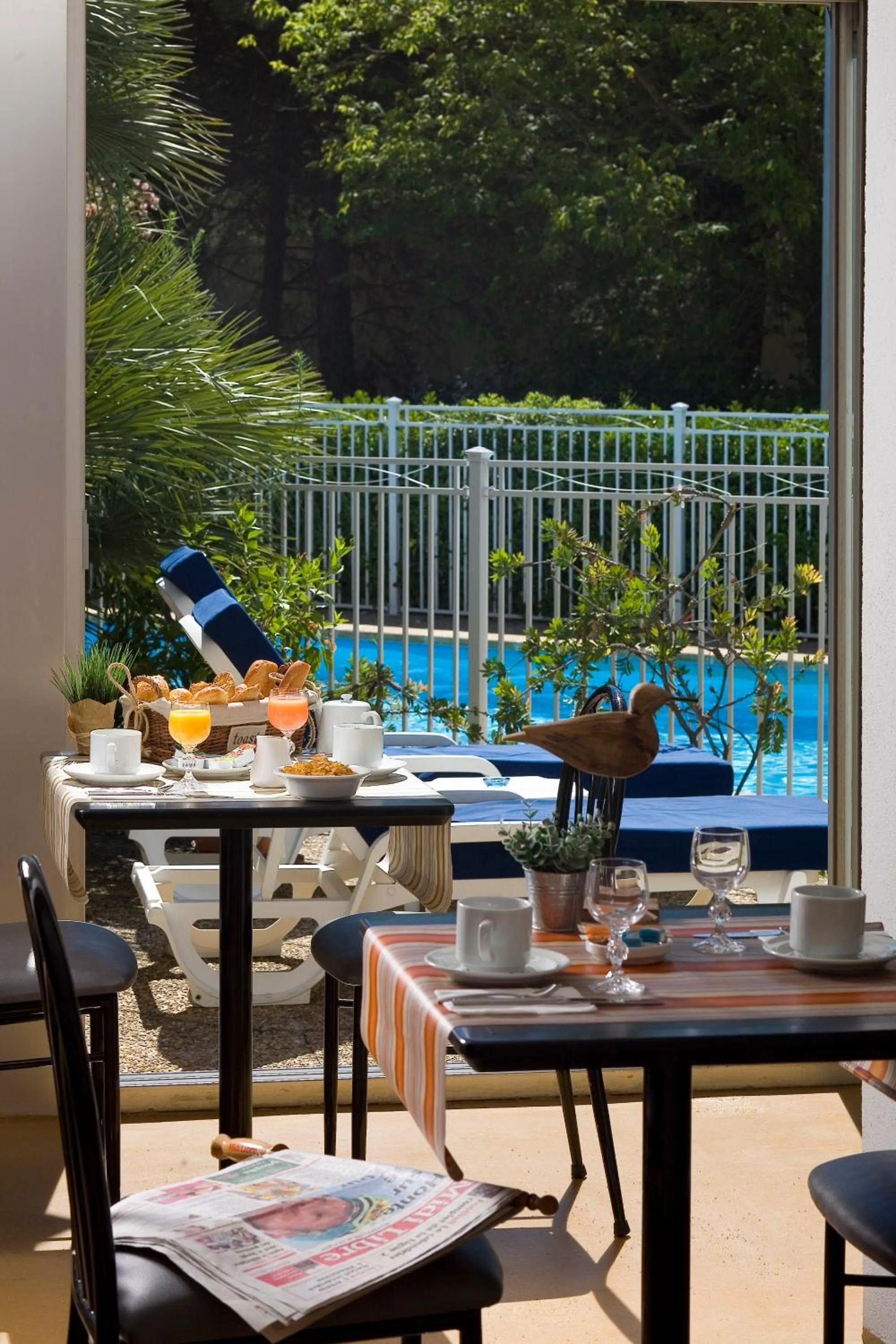 Restaurant/places to eat in Hotel Europe