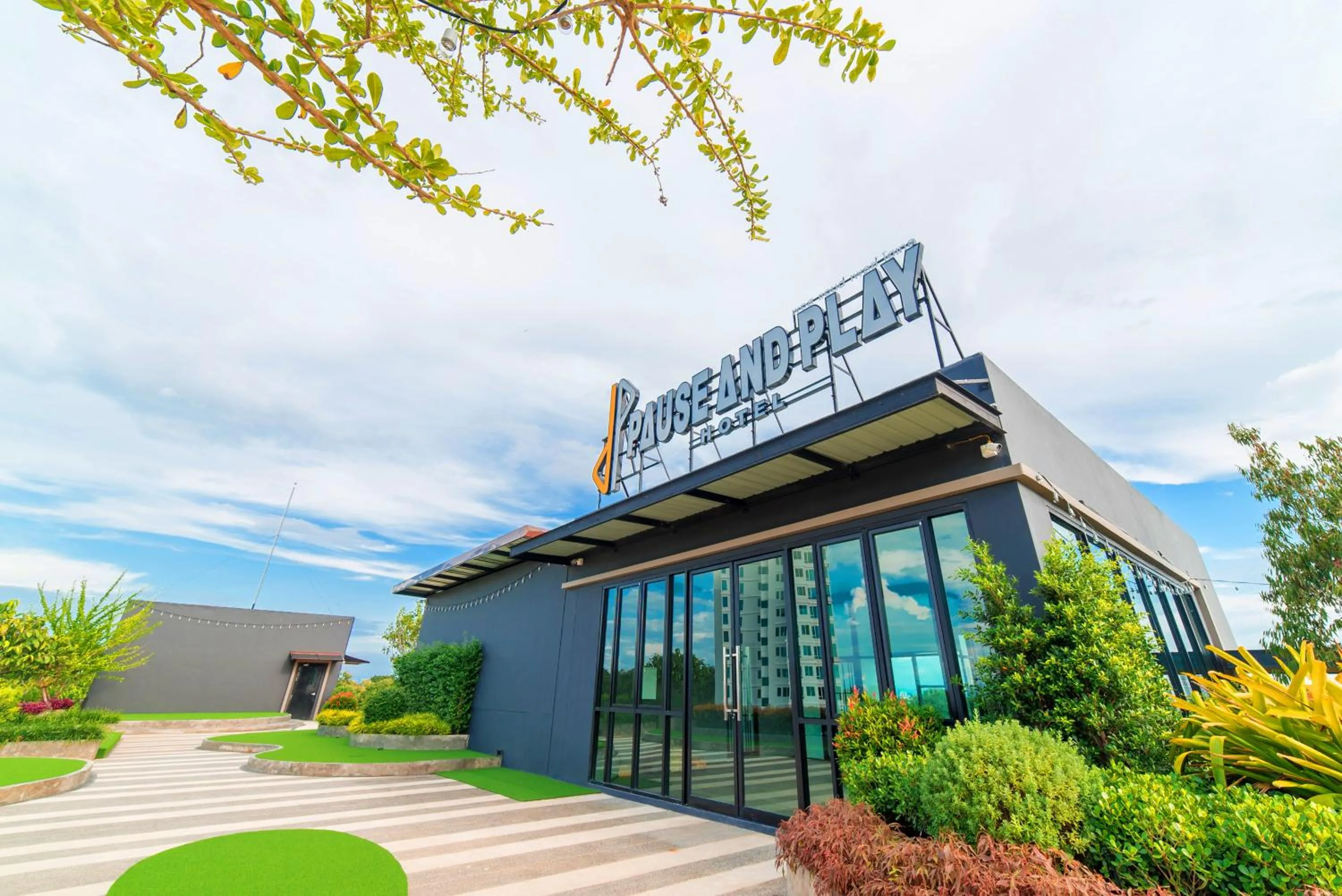 Garden in Pause and Play Hotel