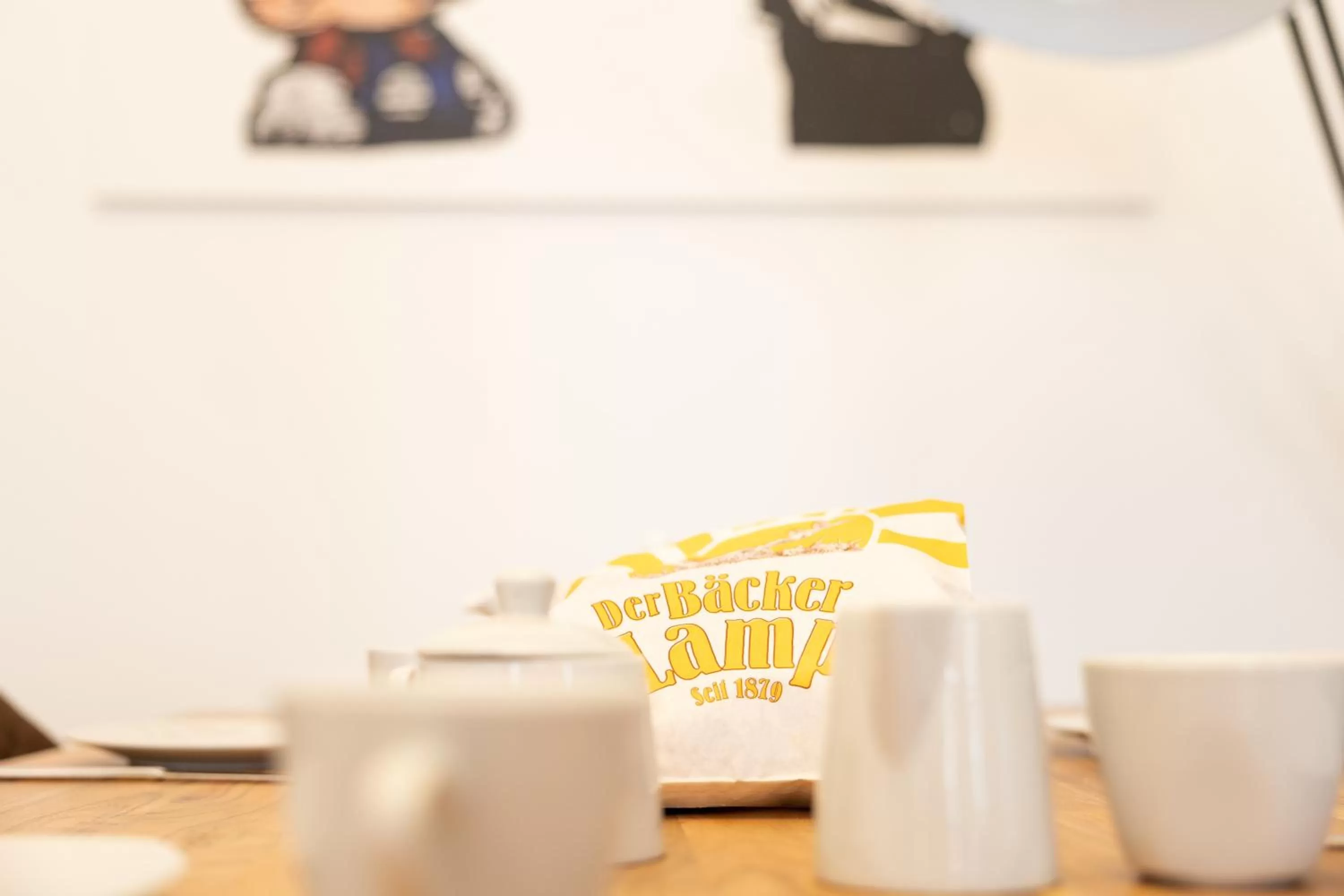 Dining area in Ko-Living Space an der Oper - Street Art Design Apartments