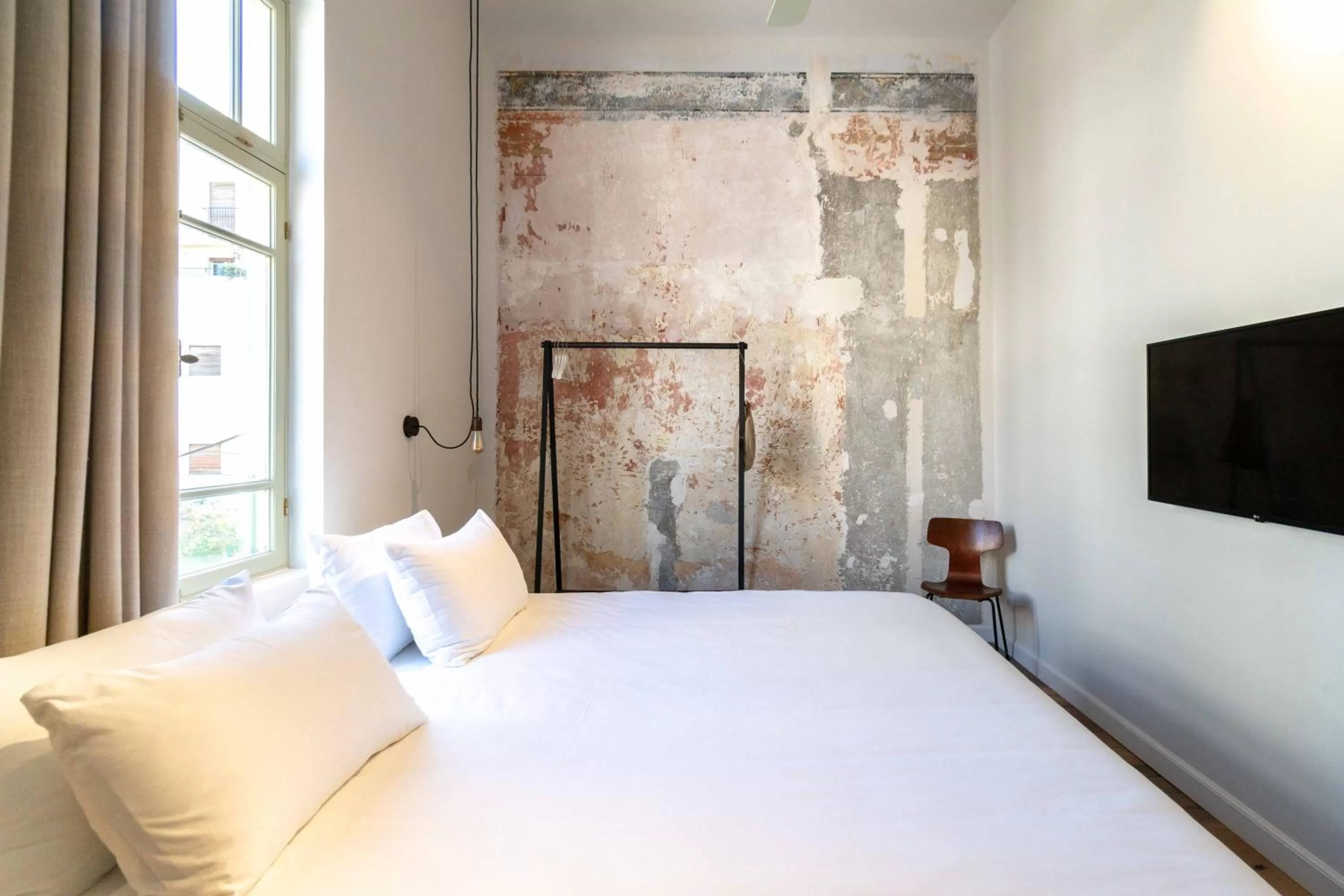 Deluxe King Room in Ruby