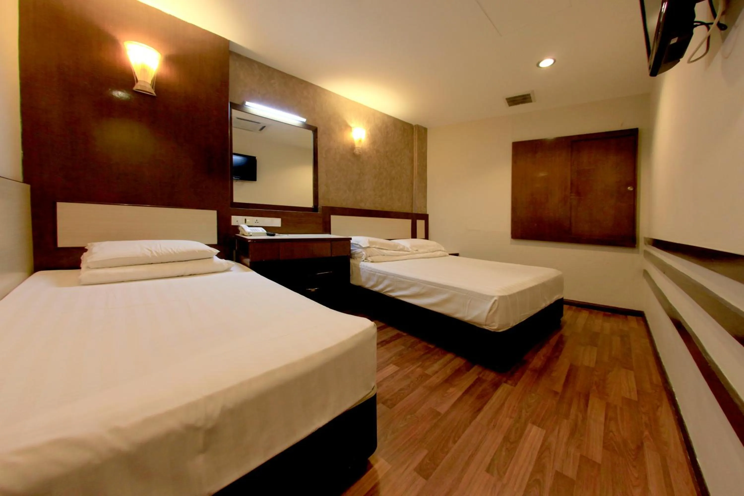 Bed in Ming Paragon Hotel