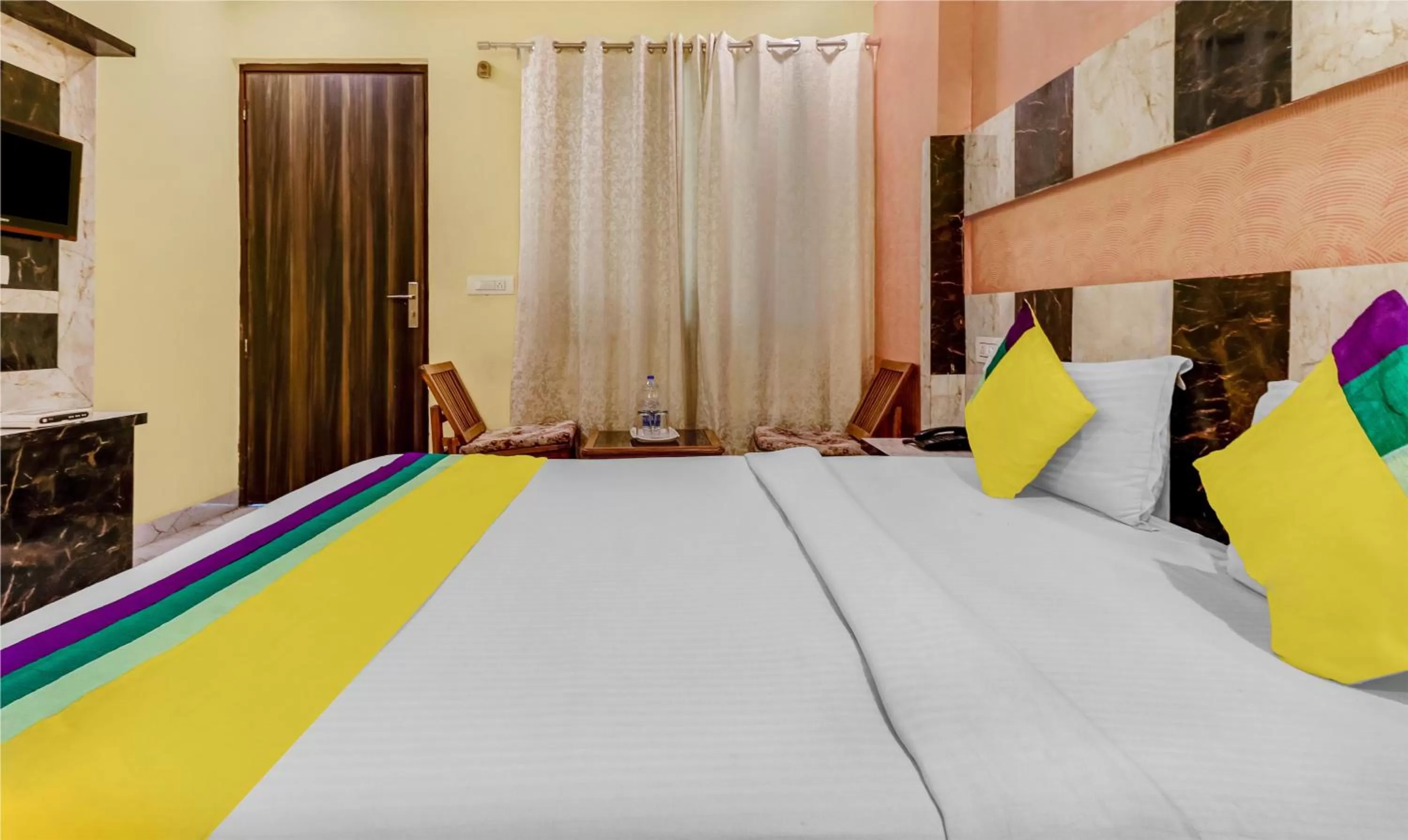 Bedroom, Bed in Itsy By Treebo - Royal Residency