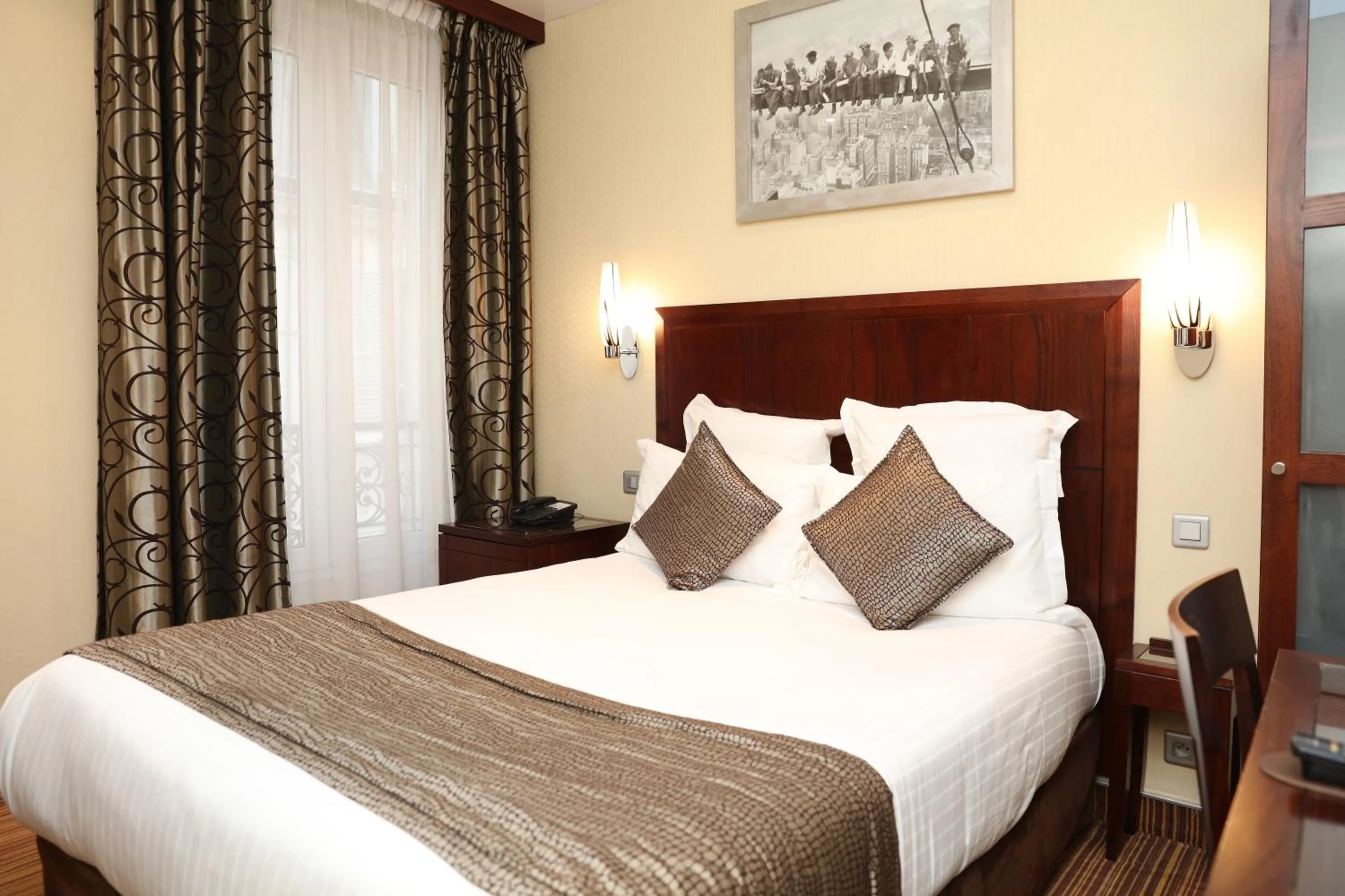 View (from property/room), Bed in Grand Hotel Francais