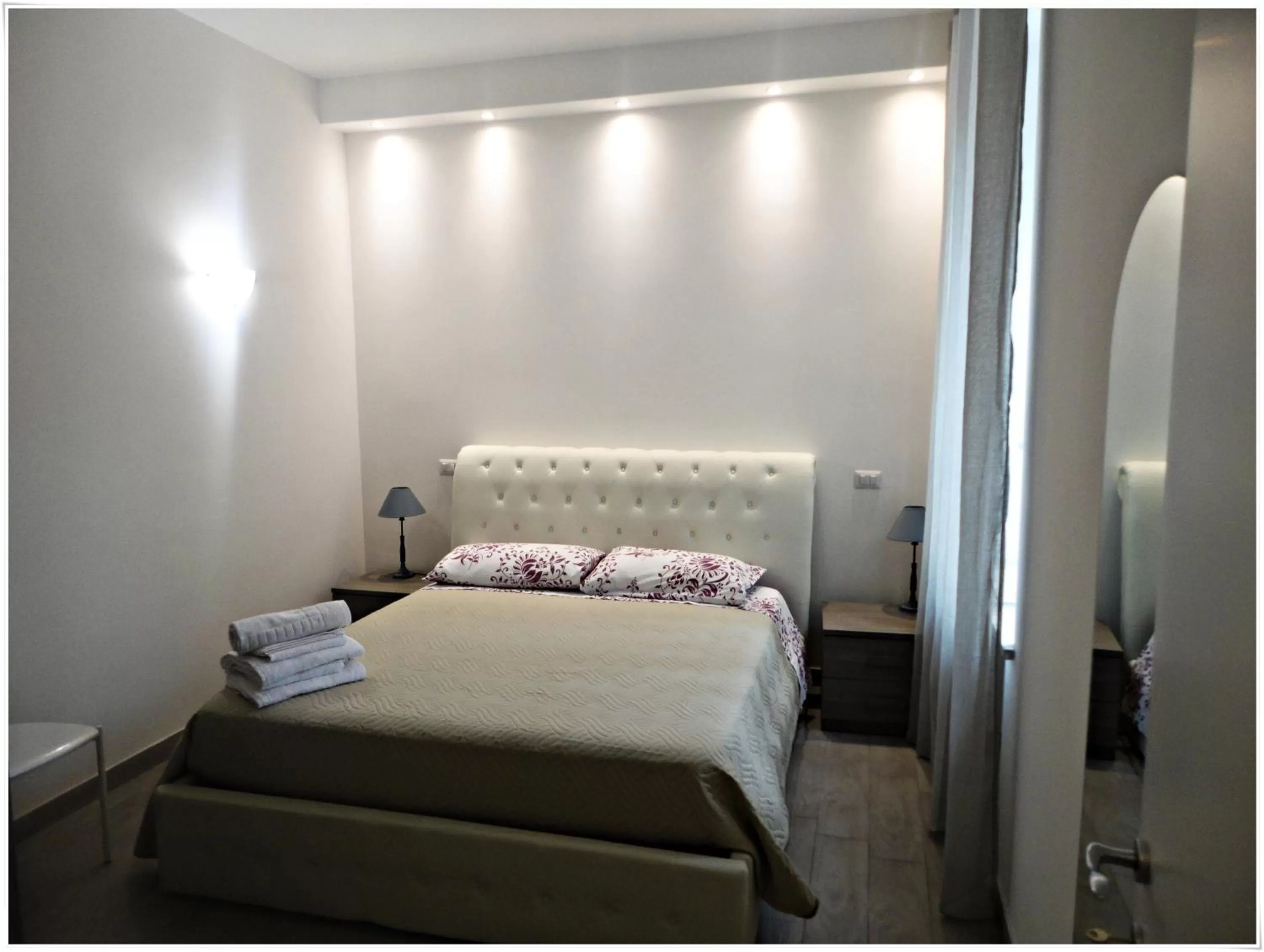 Shower, Bed in LunaBlù