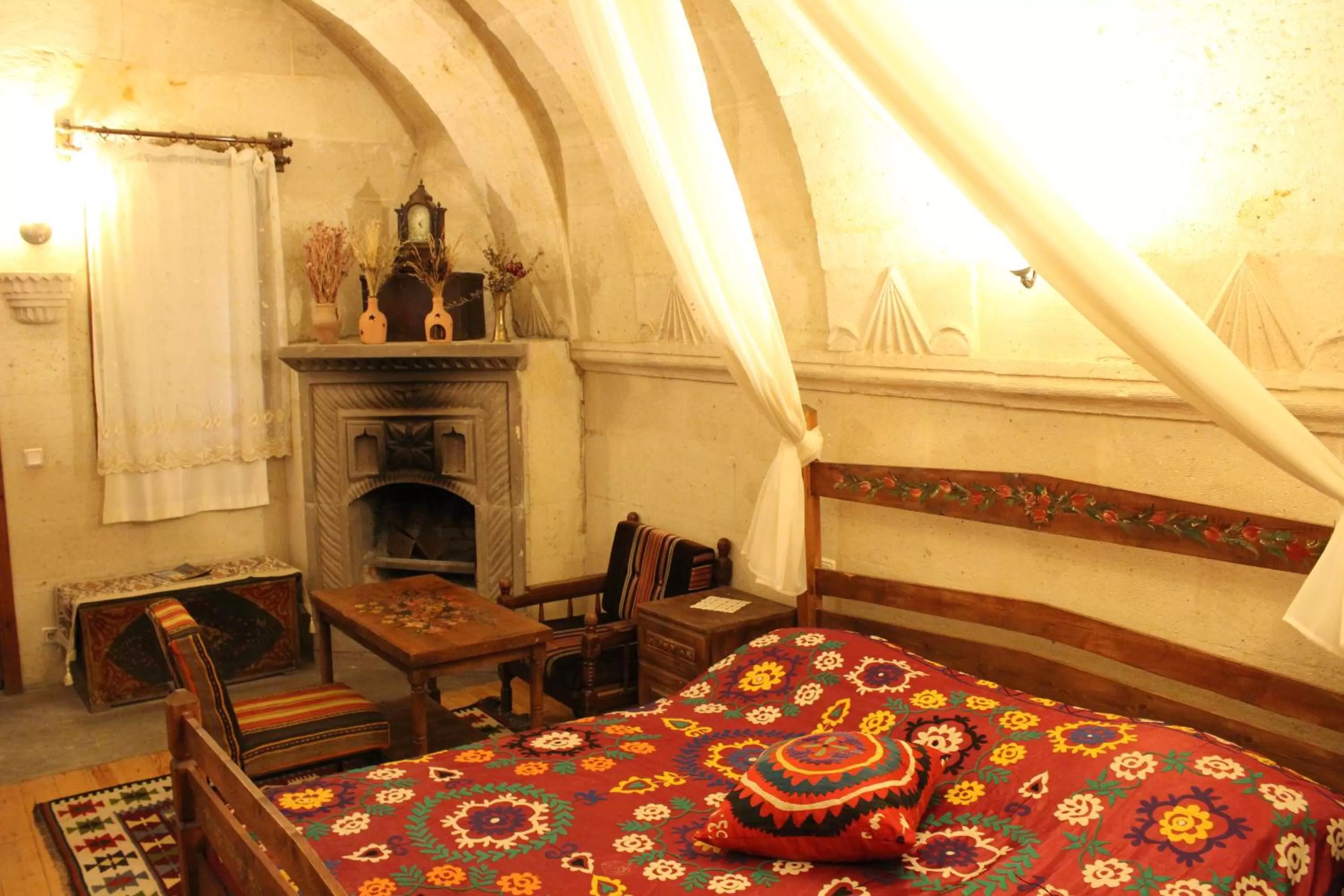 Decorative detail, Bed in Kismet Cave House