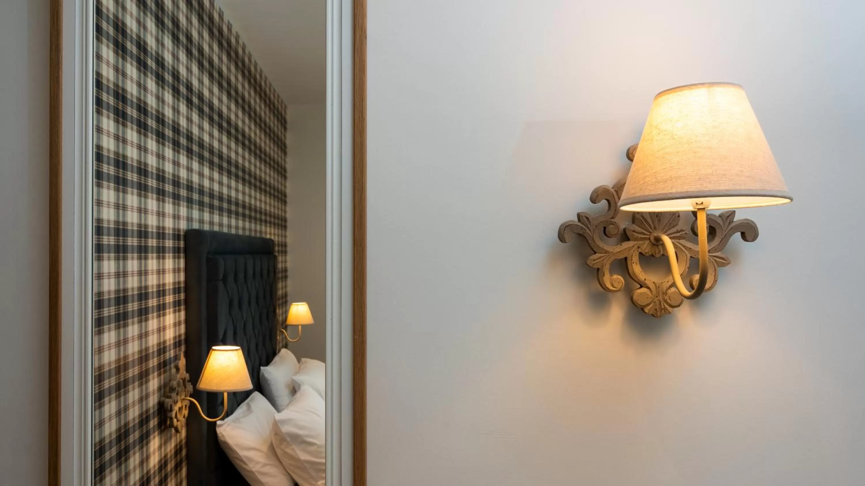 Decorative detail, Bed in Brettania Hotel