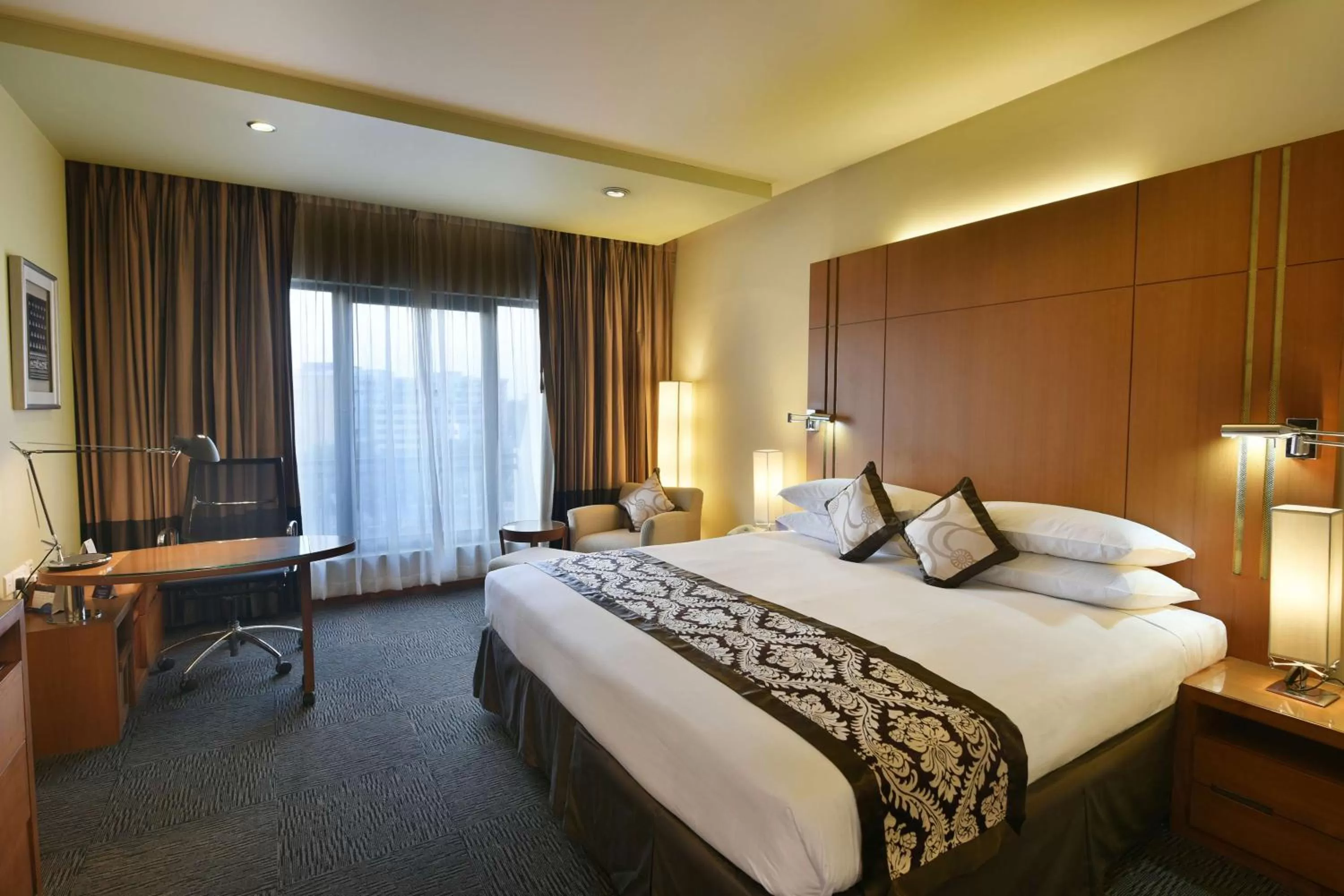 Photo of the whole room, Bed in Radisson Blu Dhaka Water Garden