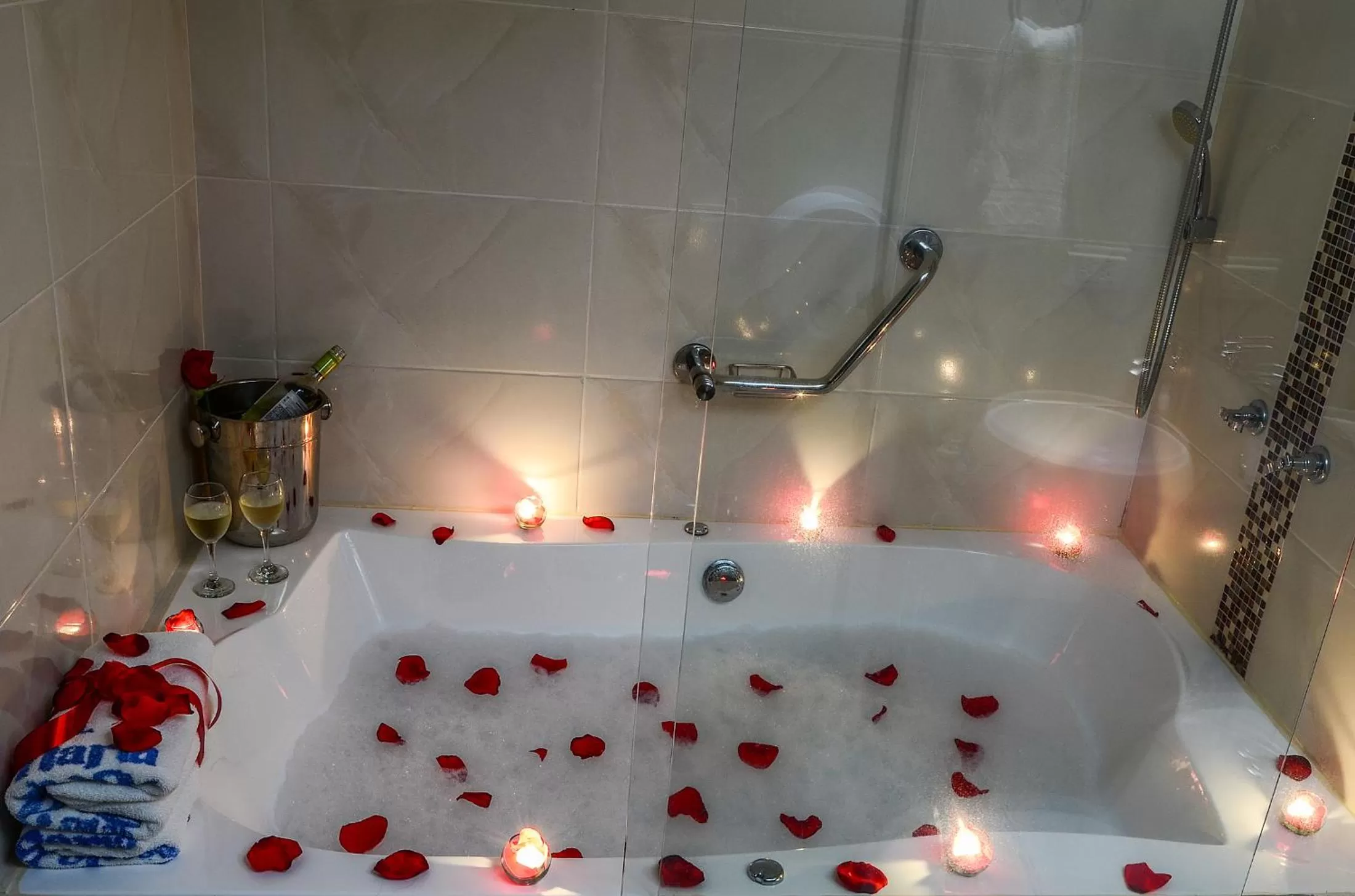 Shower, Bathroom in Hotel Santa Maria de las Aguas Peñol
