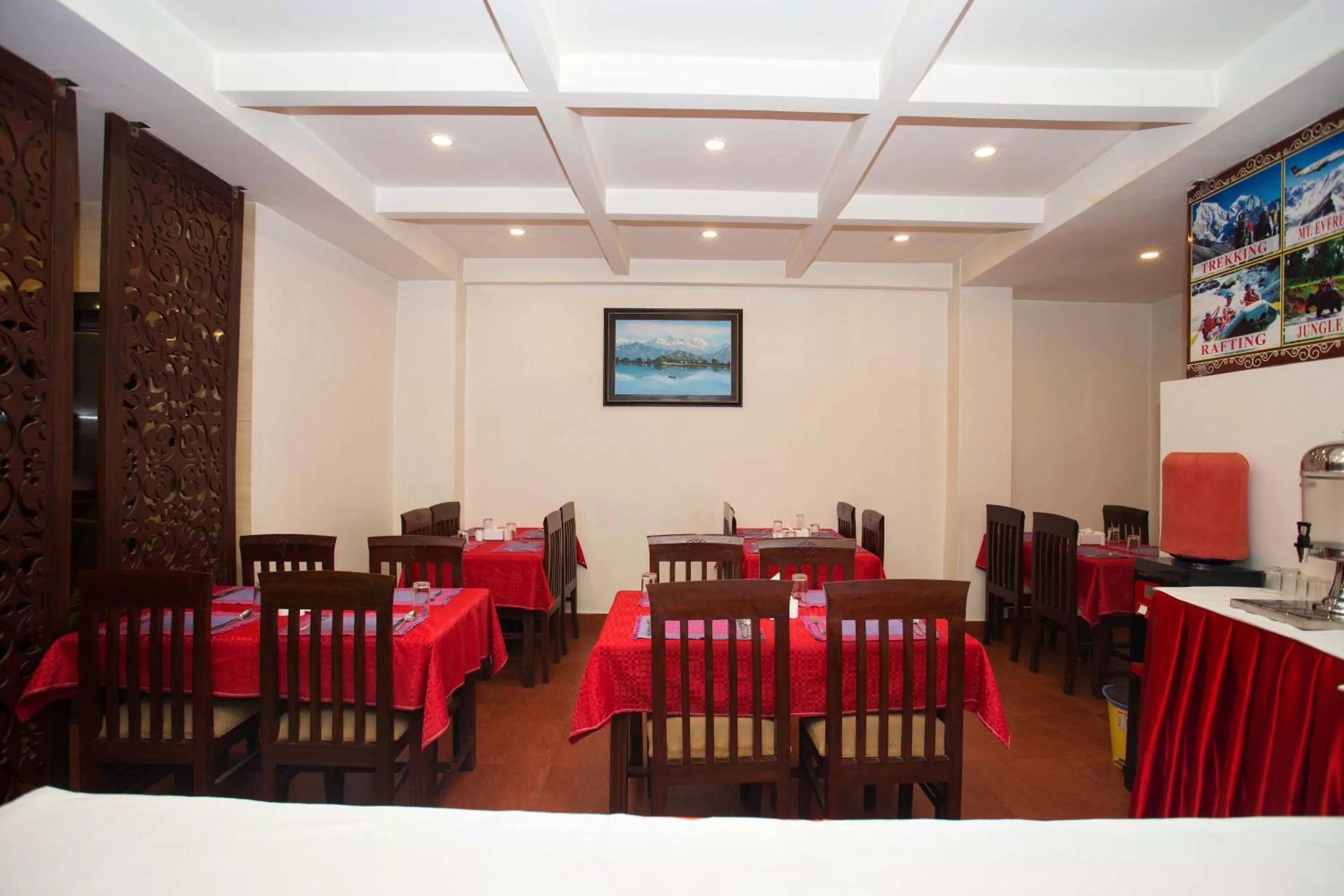 Restaurant/places to eat in Hotel Jay Suites