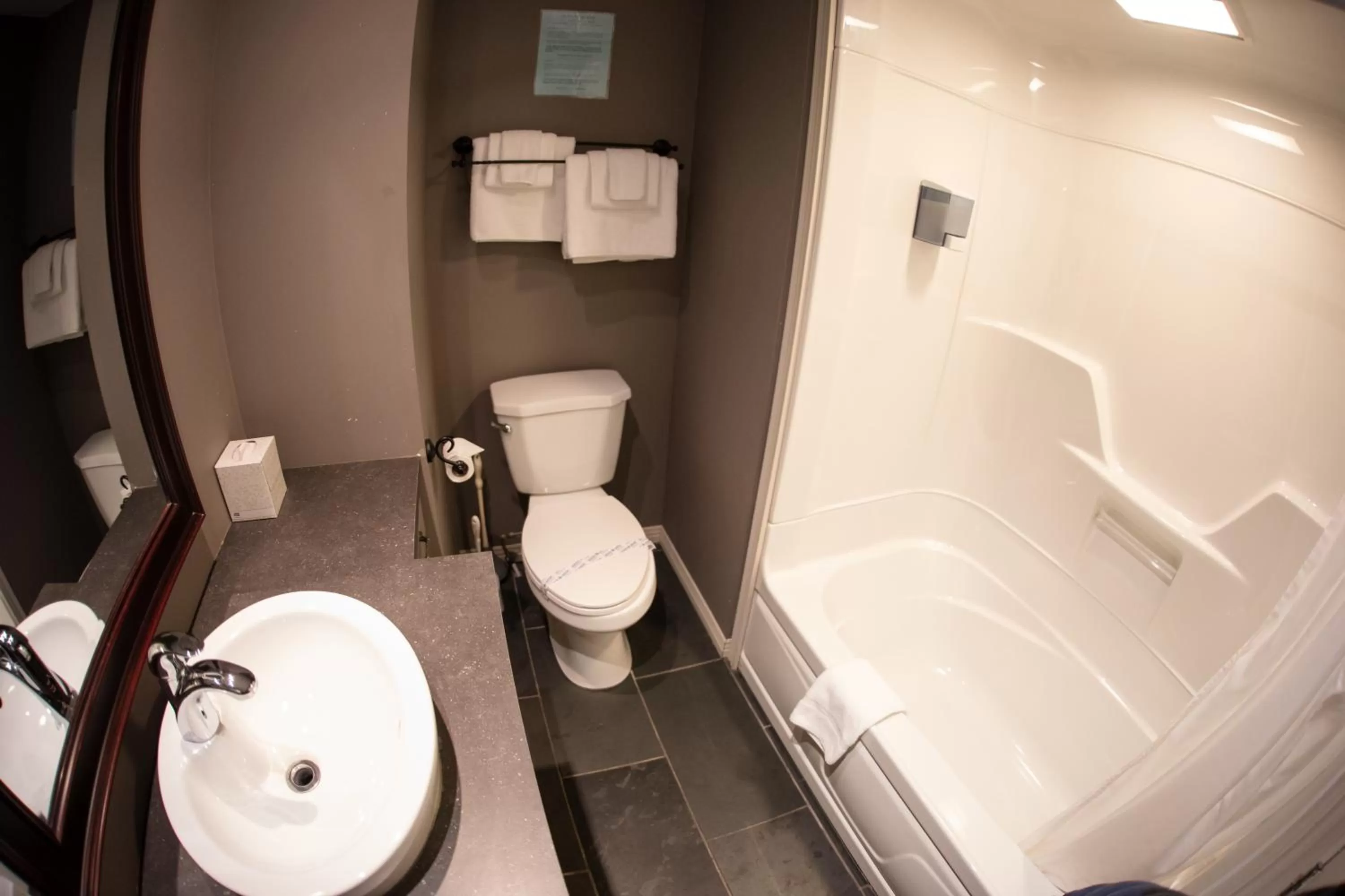 Bathroom in Le Montagnard, Auberge Hôtel & Chalets