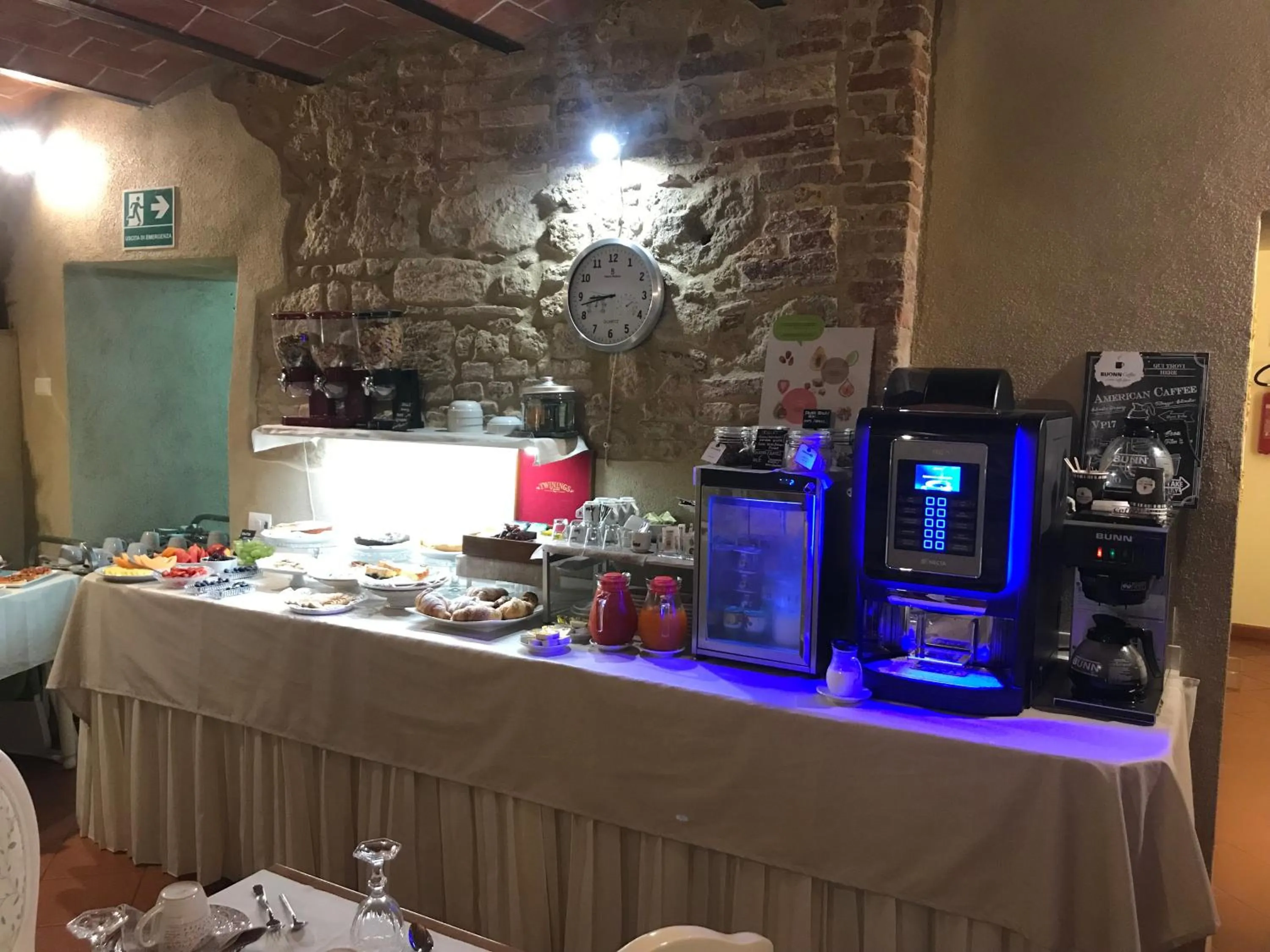 Food and drinks in Hotel Volterra In Superior