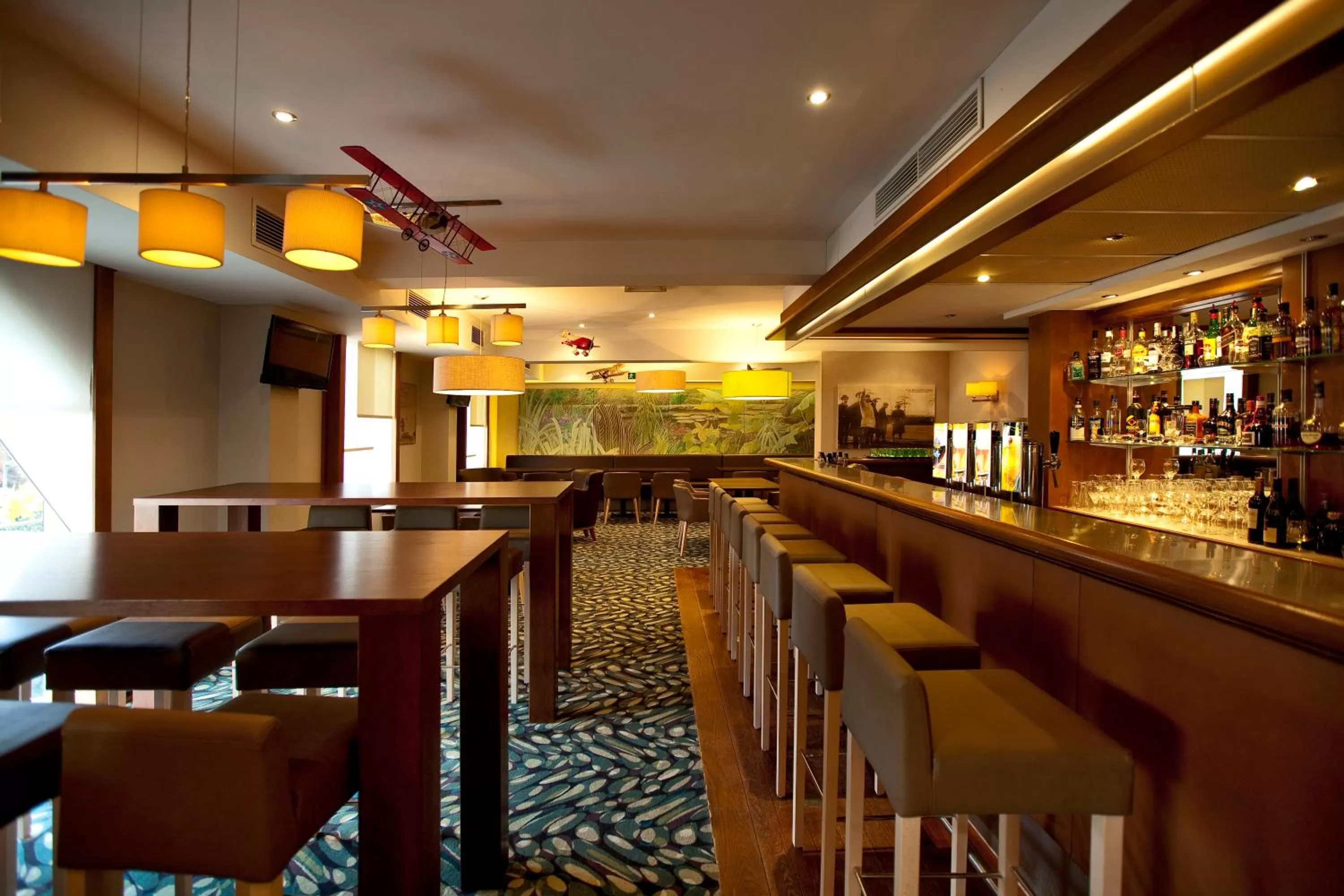 Lounge or bar in Holiday Inn Gent Expo by IHG