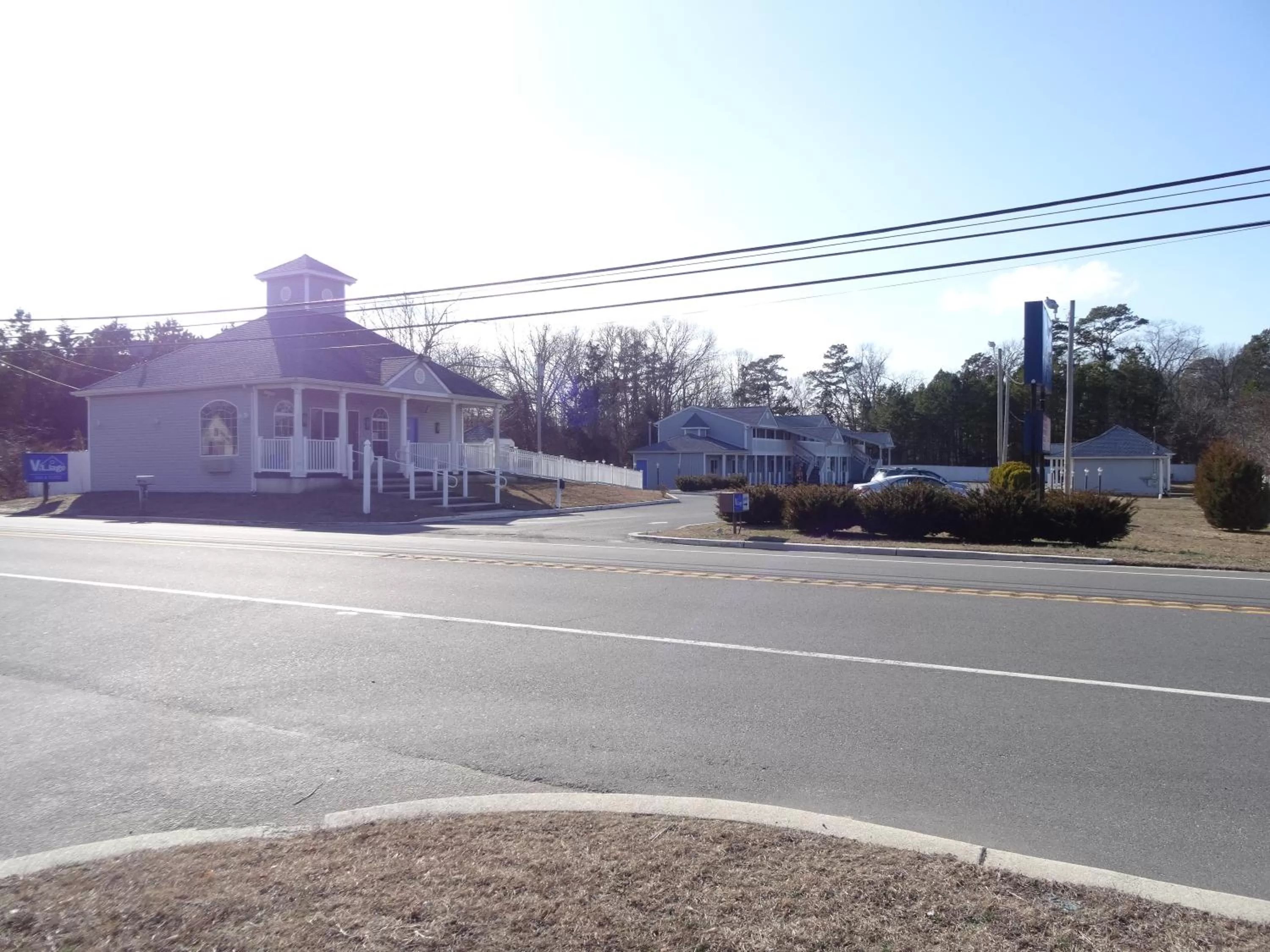 Village Inn & Suites - Smithville