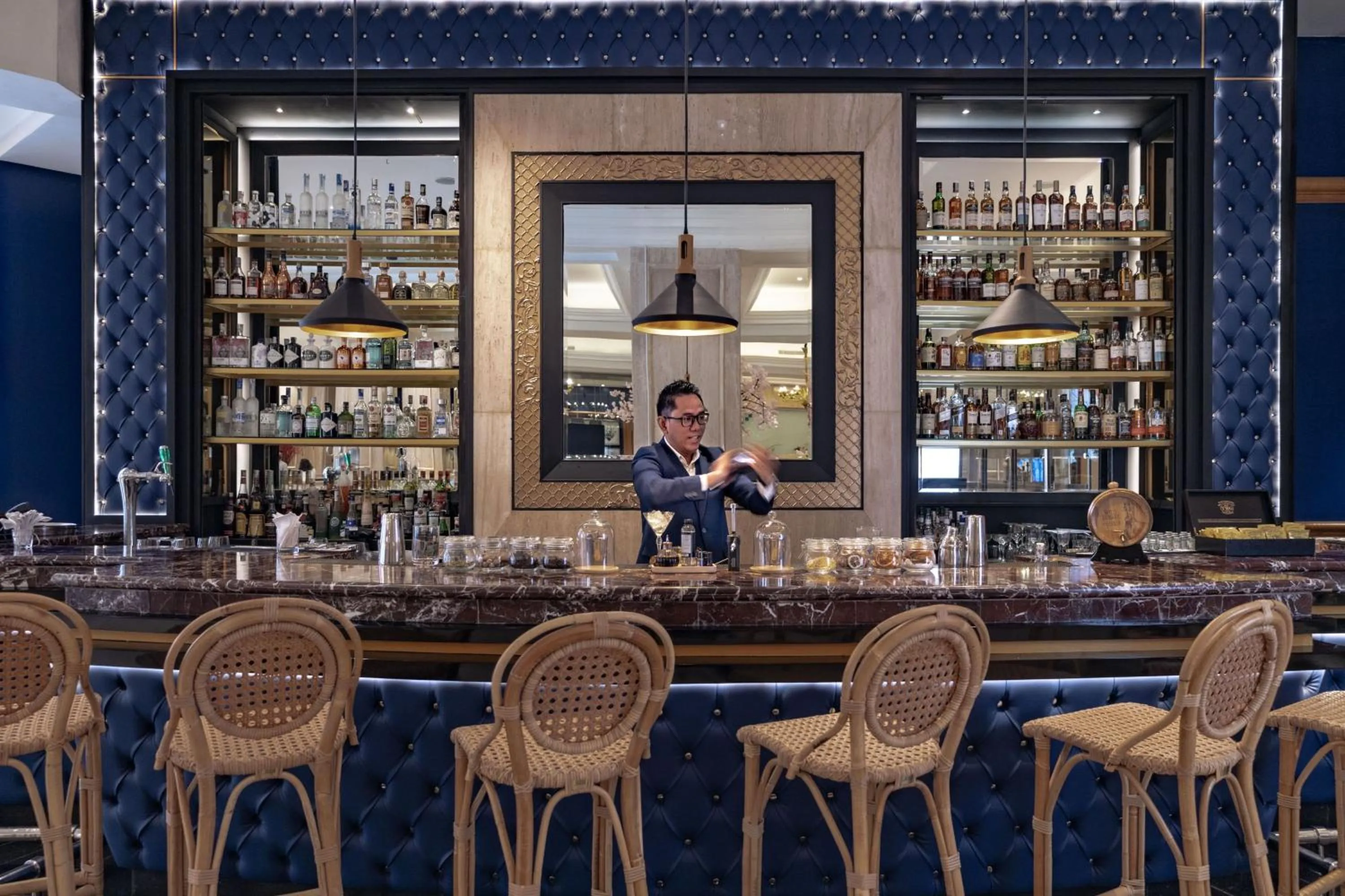 Lounge or bar in The Ritz-Carlton Jakarta, Mega Kuningan