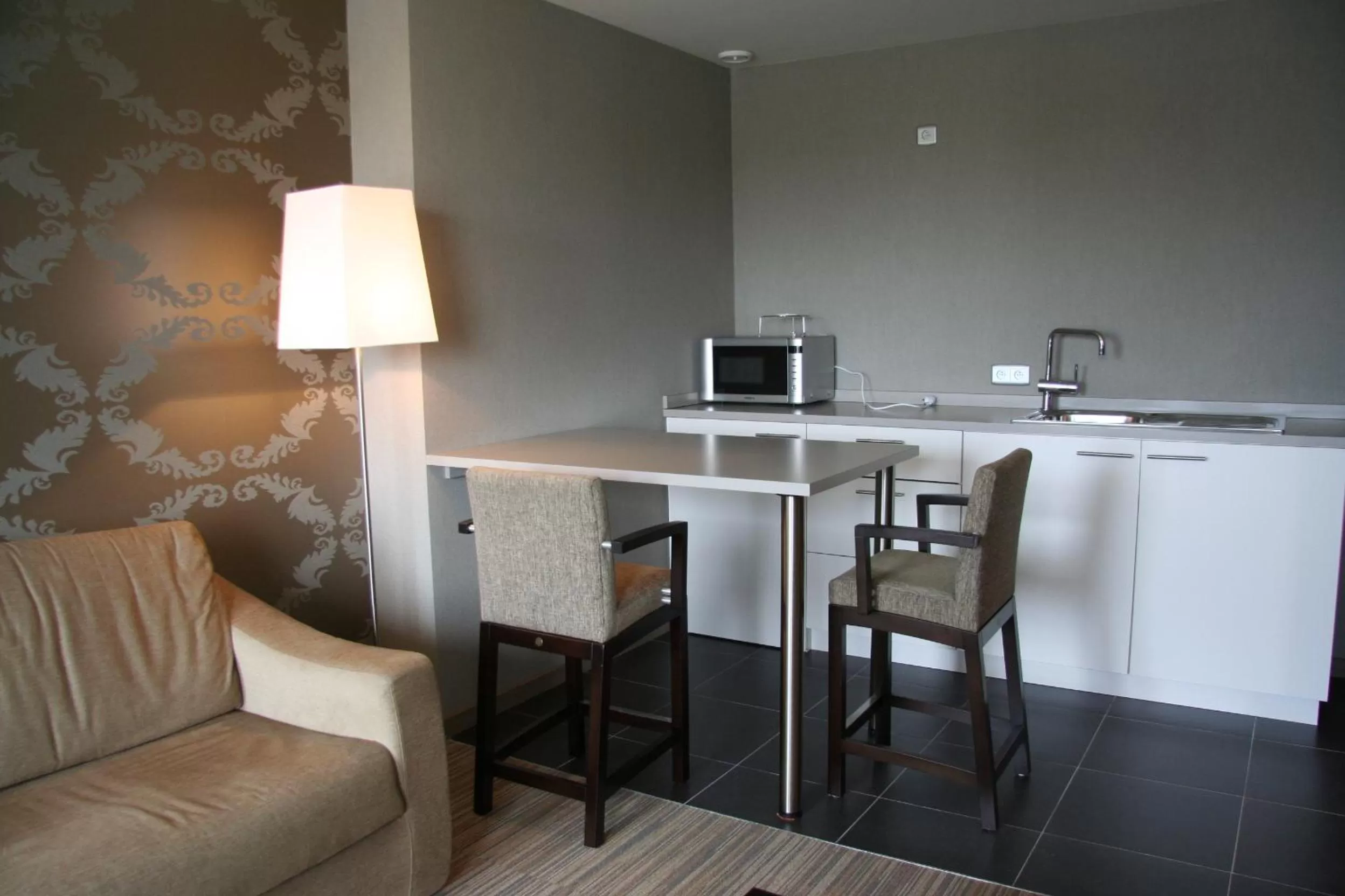 Communal lounge/ TV room in Biznis Hotel