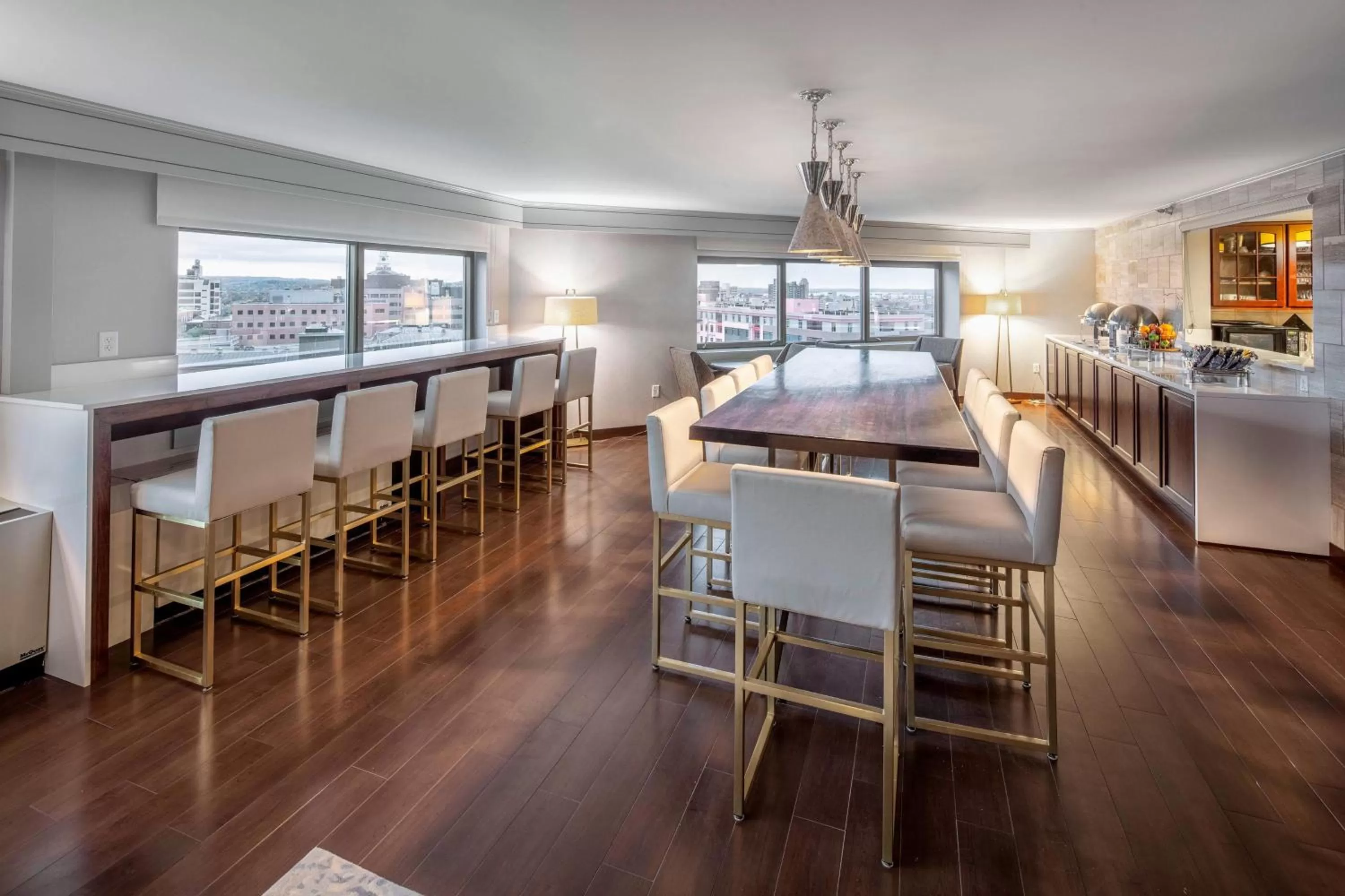 Lounge or bar in Sheraton Syracuse University Hotel and Conference Center