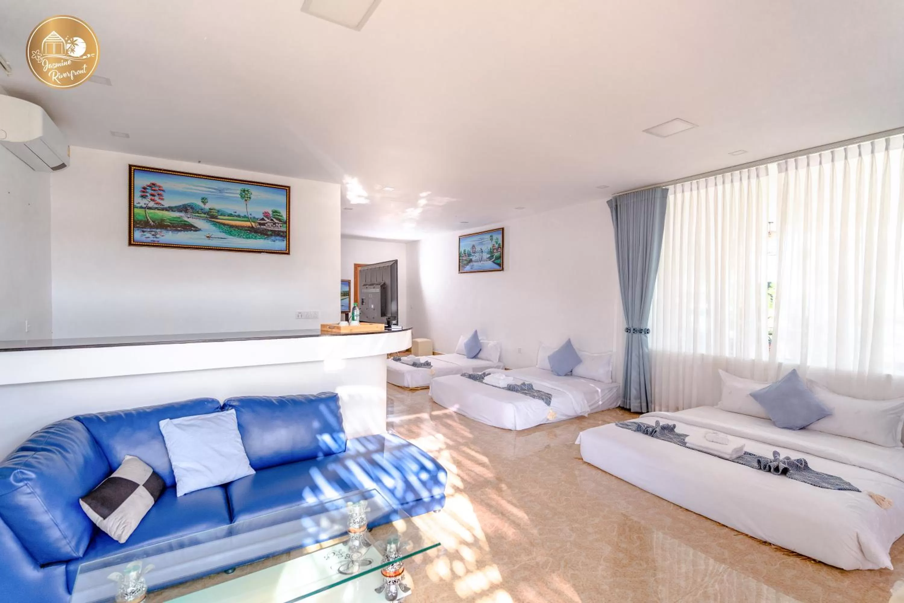 Photo of the whole room, Bed in Jasmine River Front