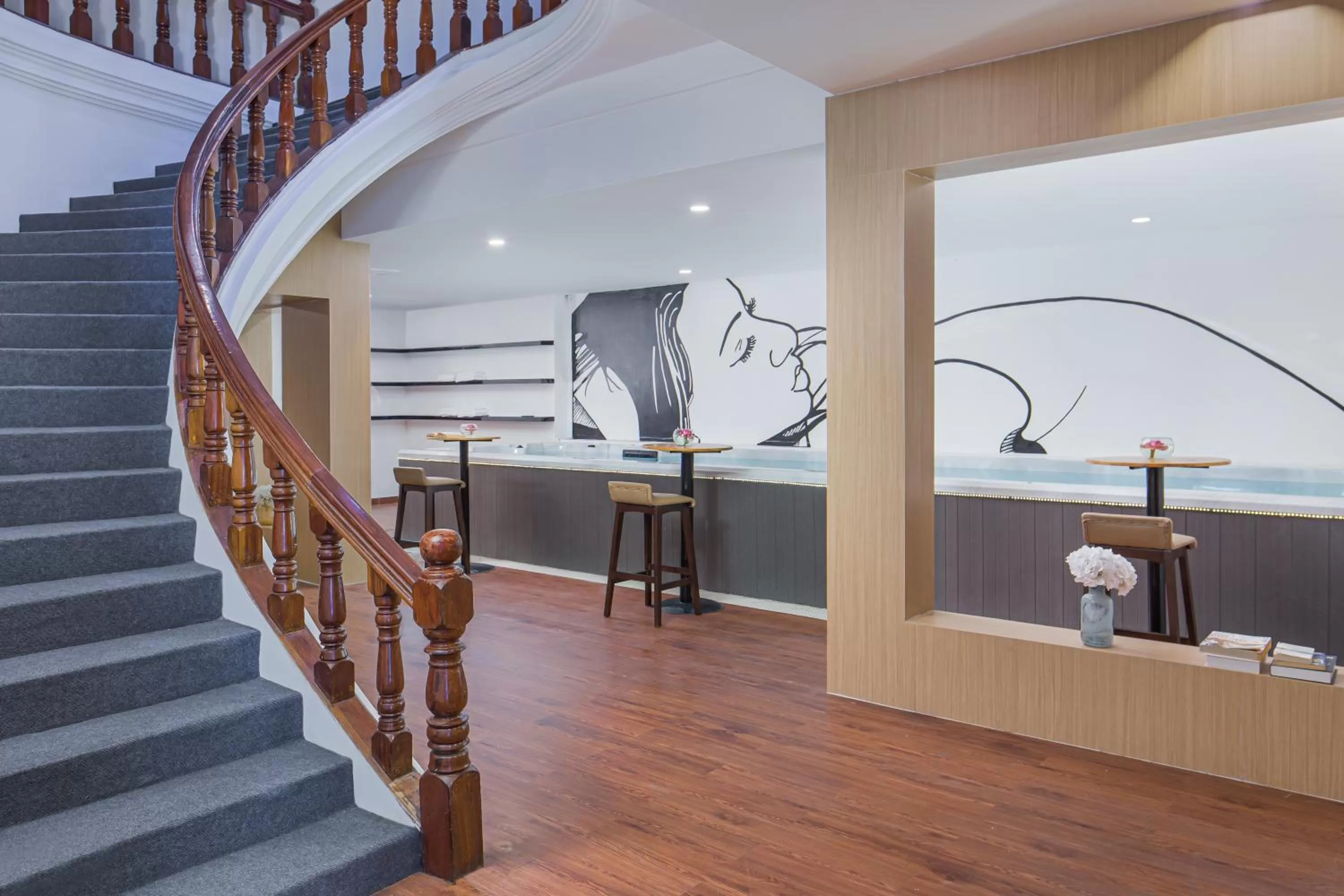 Swimming pool in Altos Hotel