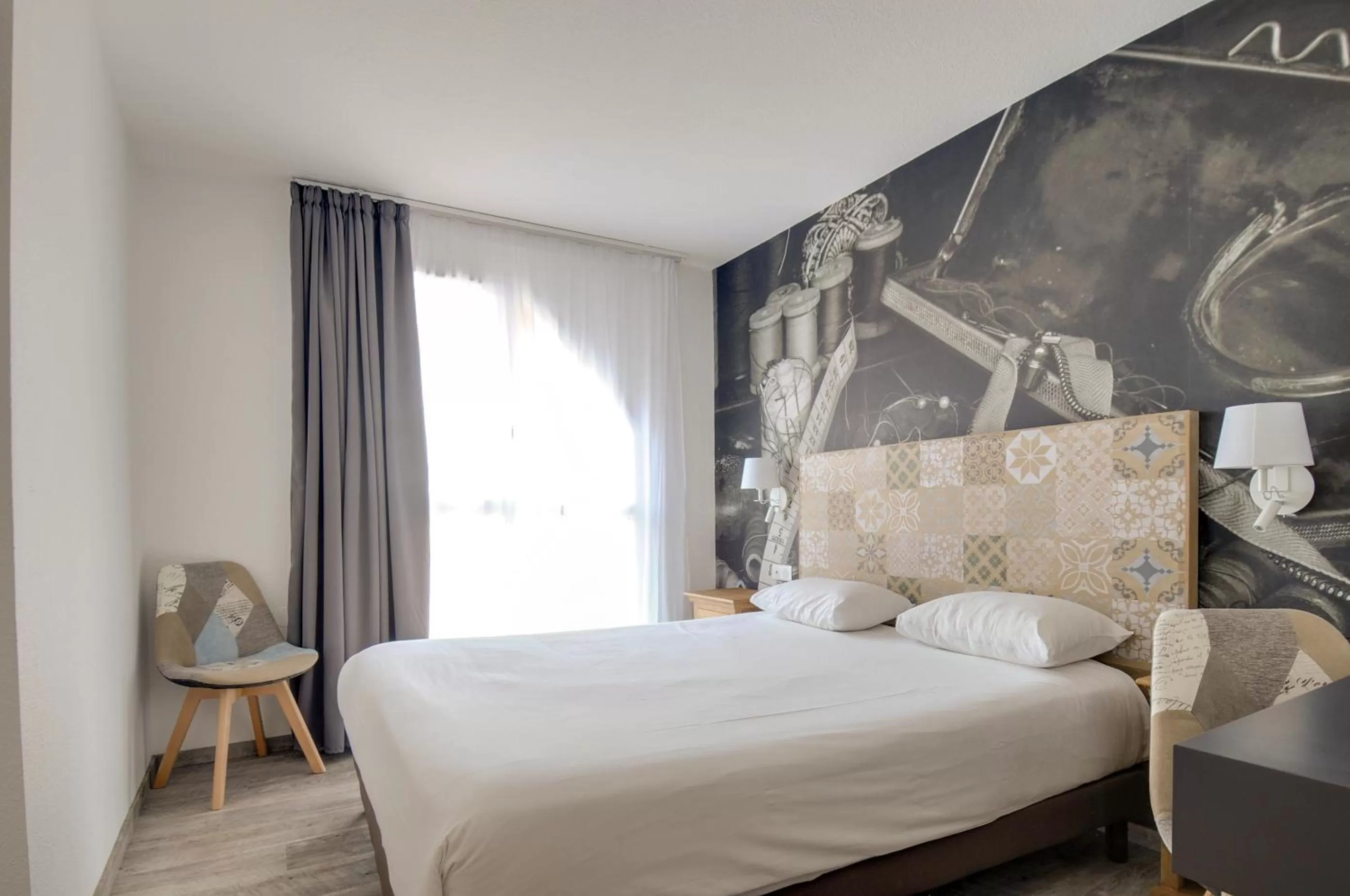 Bed in La Maison Hôtel Mulhouse Centre