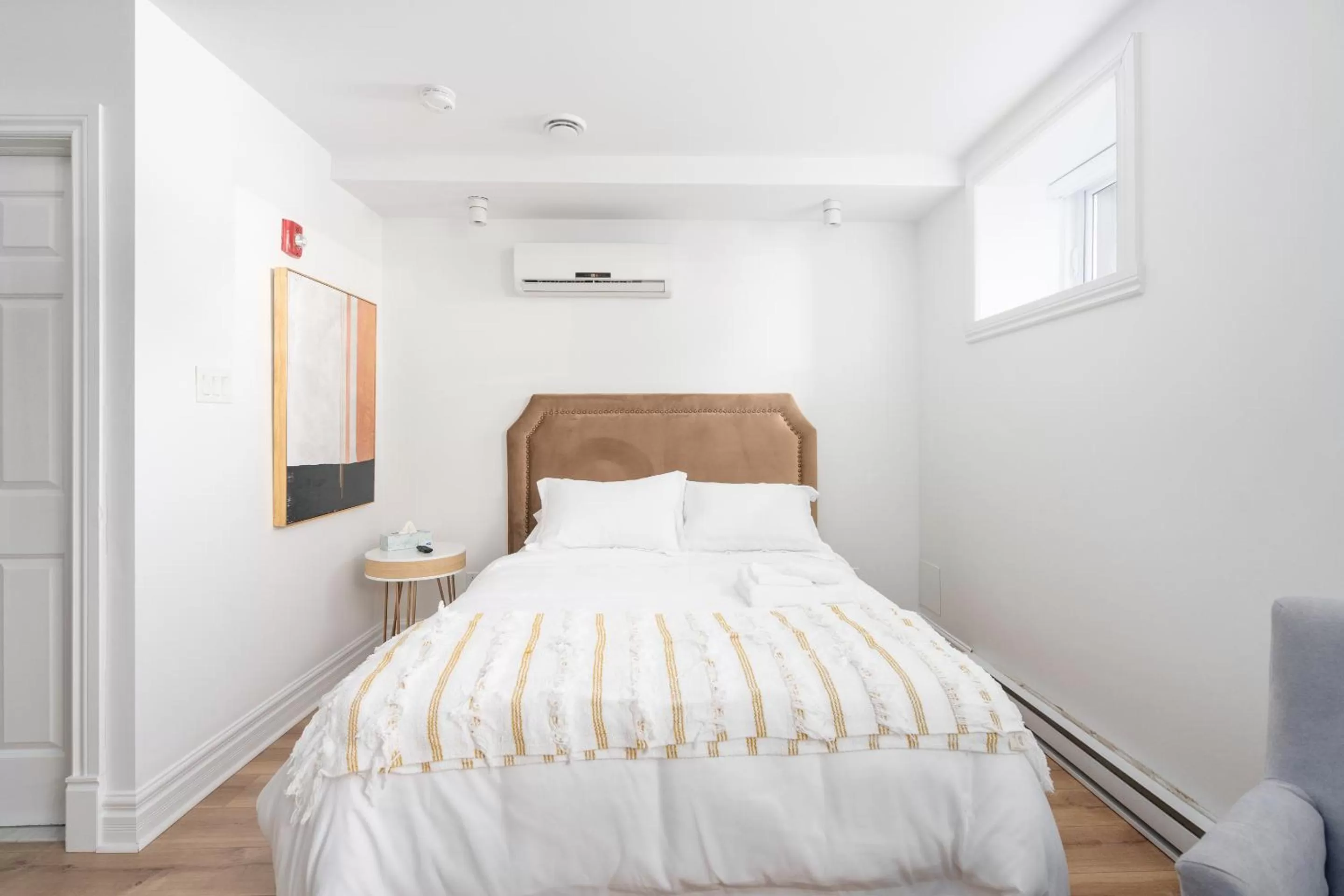 Bed in Le Penfield Par Nomade MTL