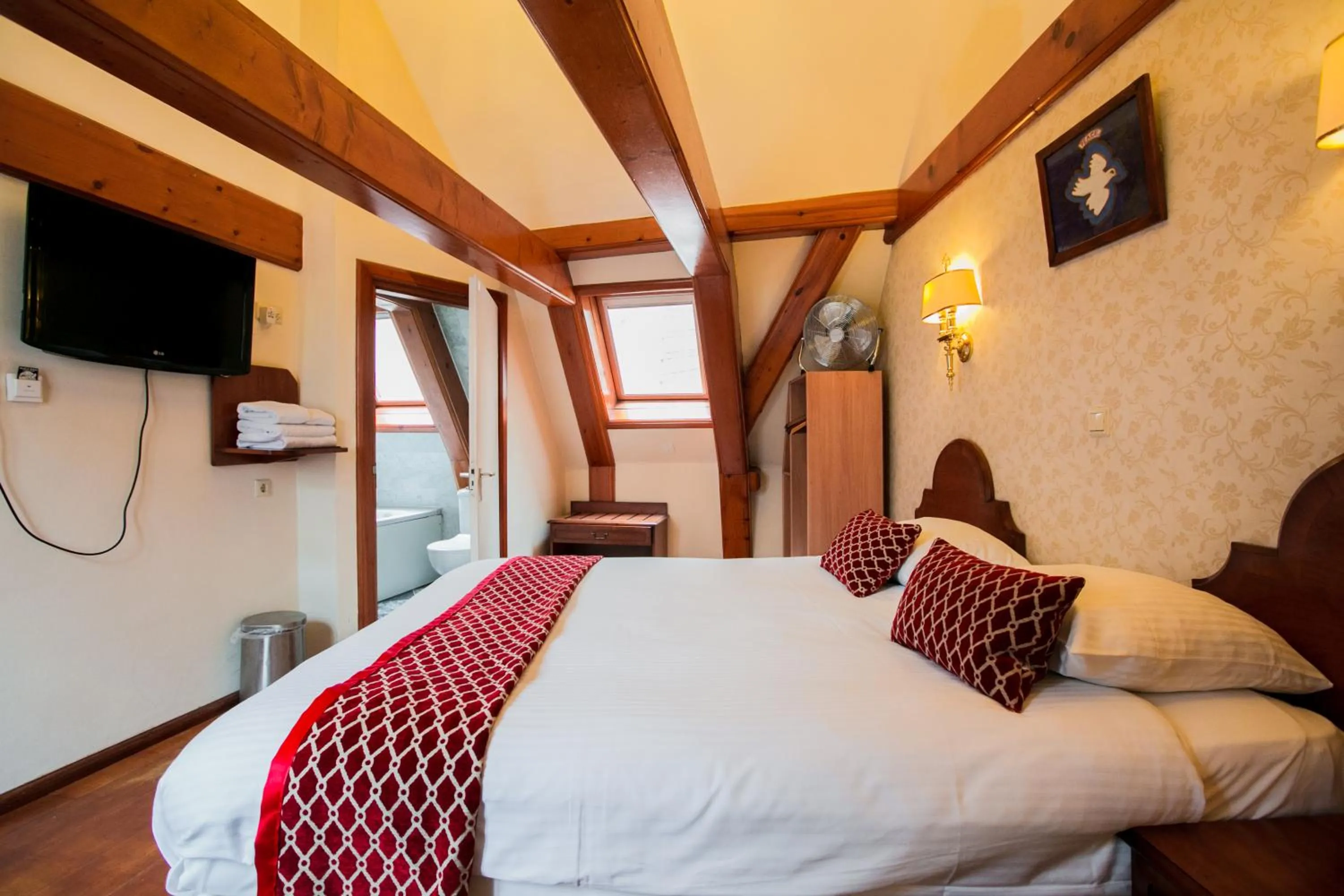 Photo of the whole room, Bed in Hotel Atlanta