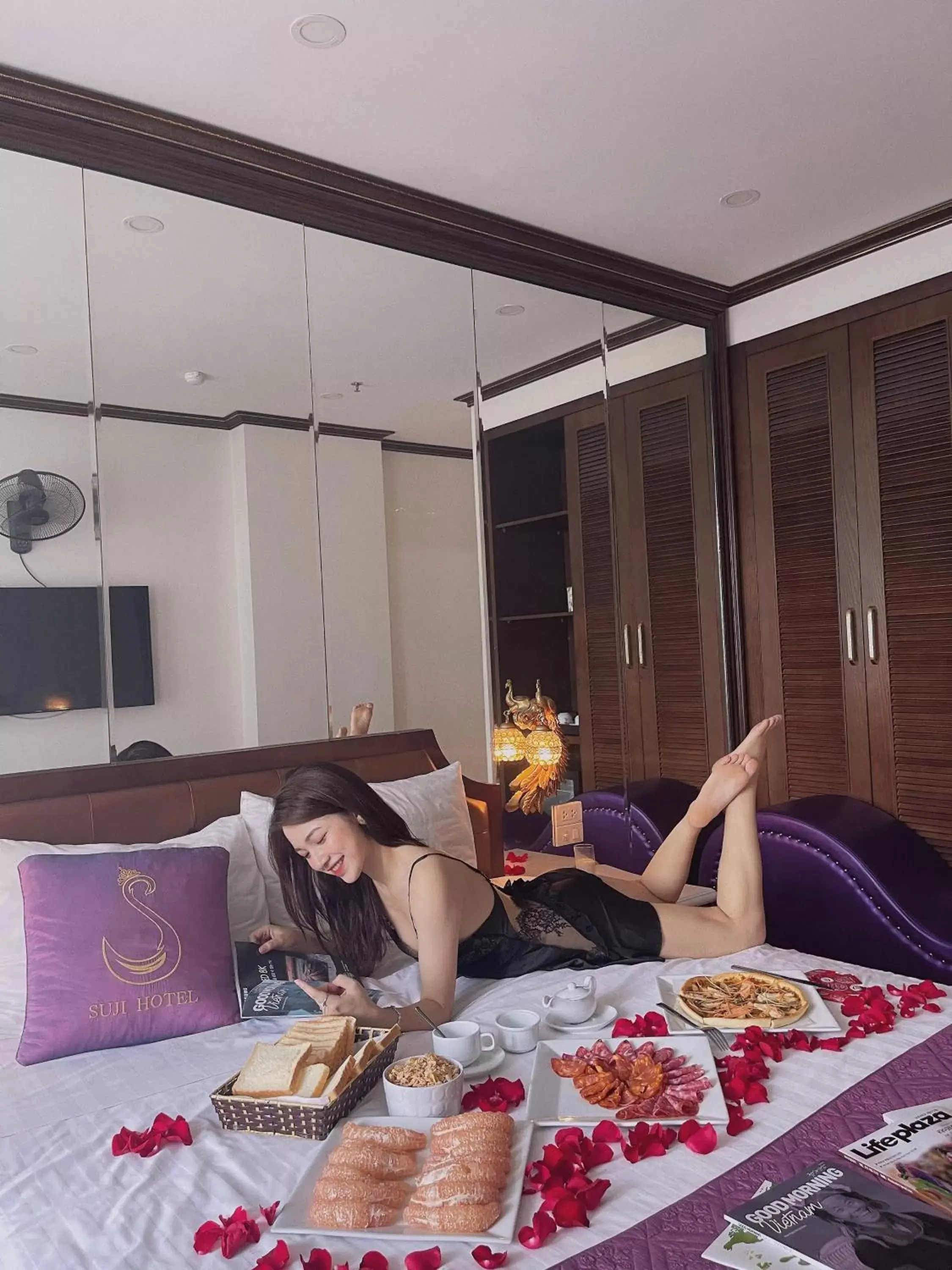 Deluxe Suite in Hanoi Suji Hotel Deluxe Suite in Hanoi Suji Hotel
