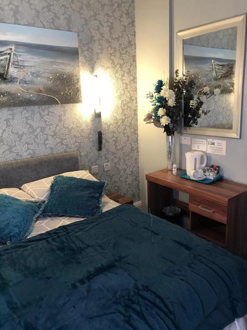 Property building, Bed in Springfield Hotel