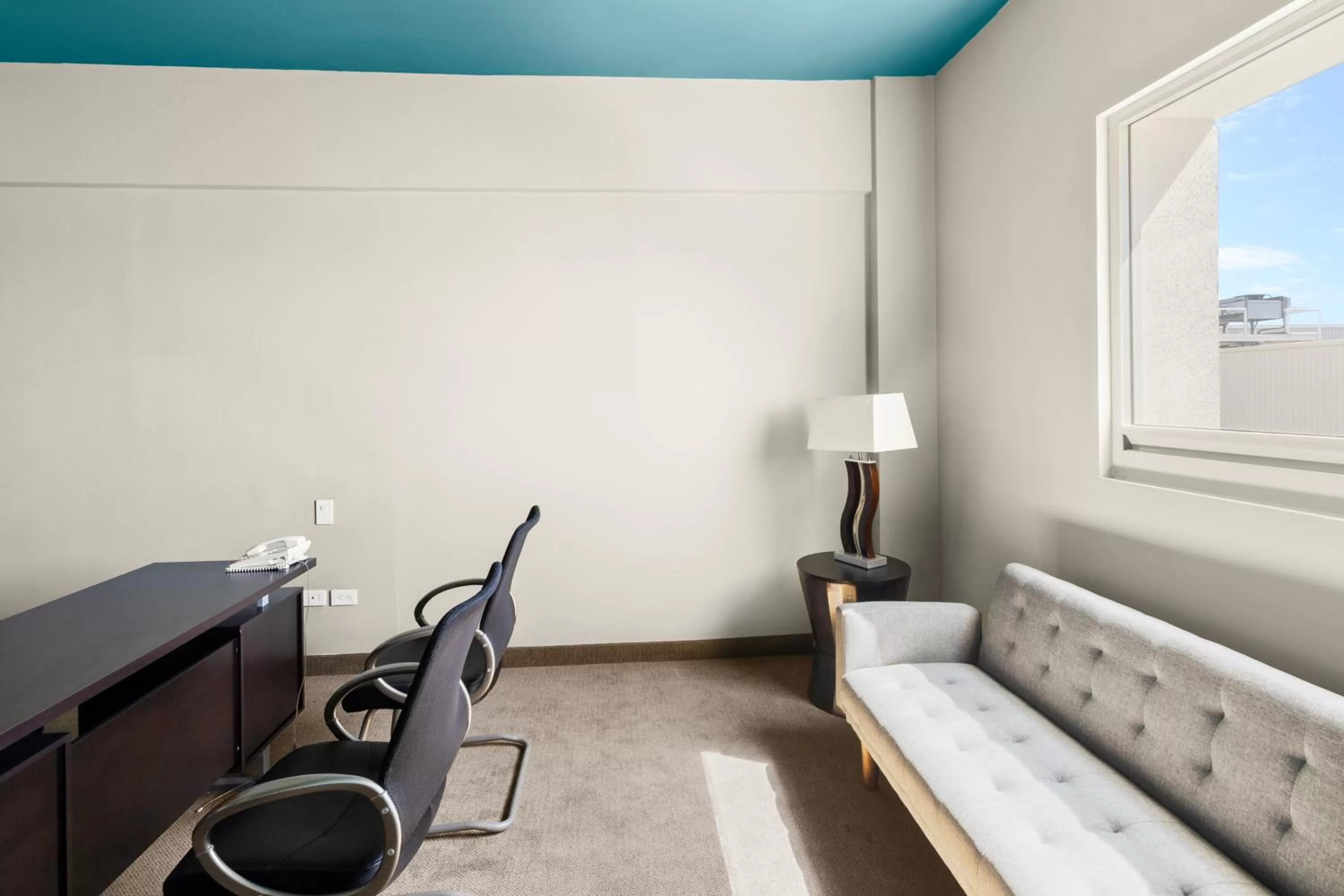 Seating area in Hotel Aeropuerto Los Cabos