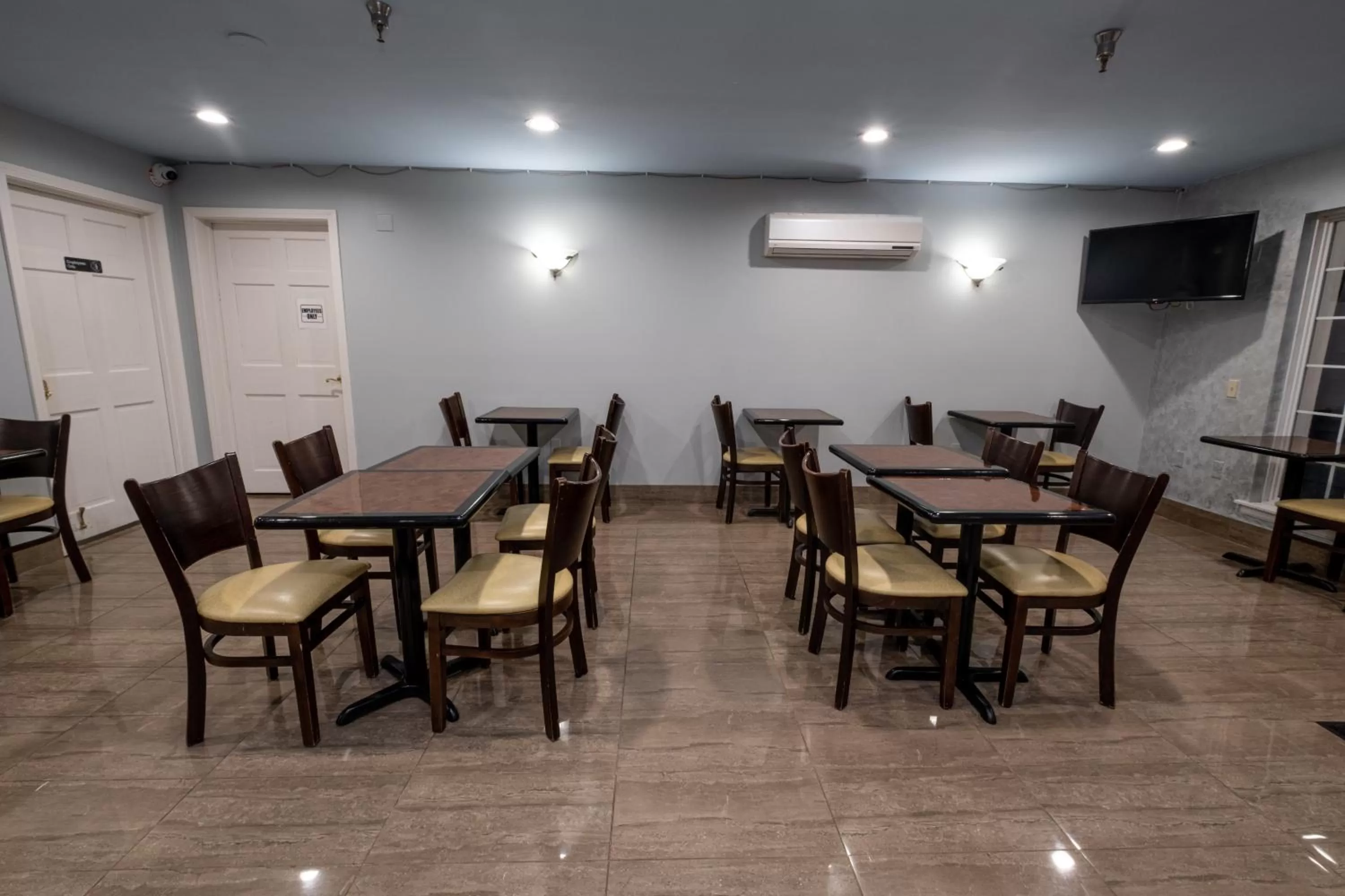 Dining area in Hilltop Inn & Suites, near Foxwoods Casino