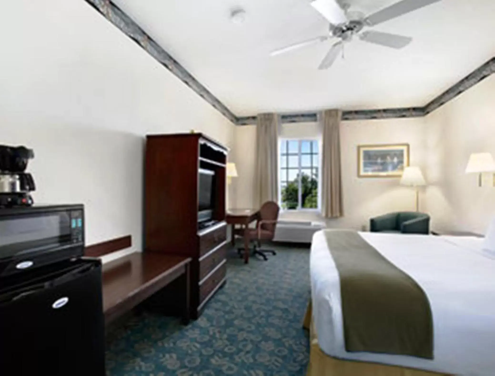 King Studio Suite - Smoking in Ramada by Wyndham Williams King Studio Suite - Smoking in Ramada by Wyndham Williams