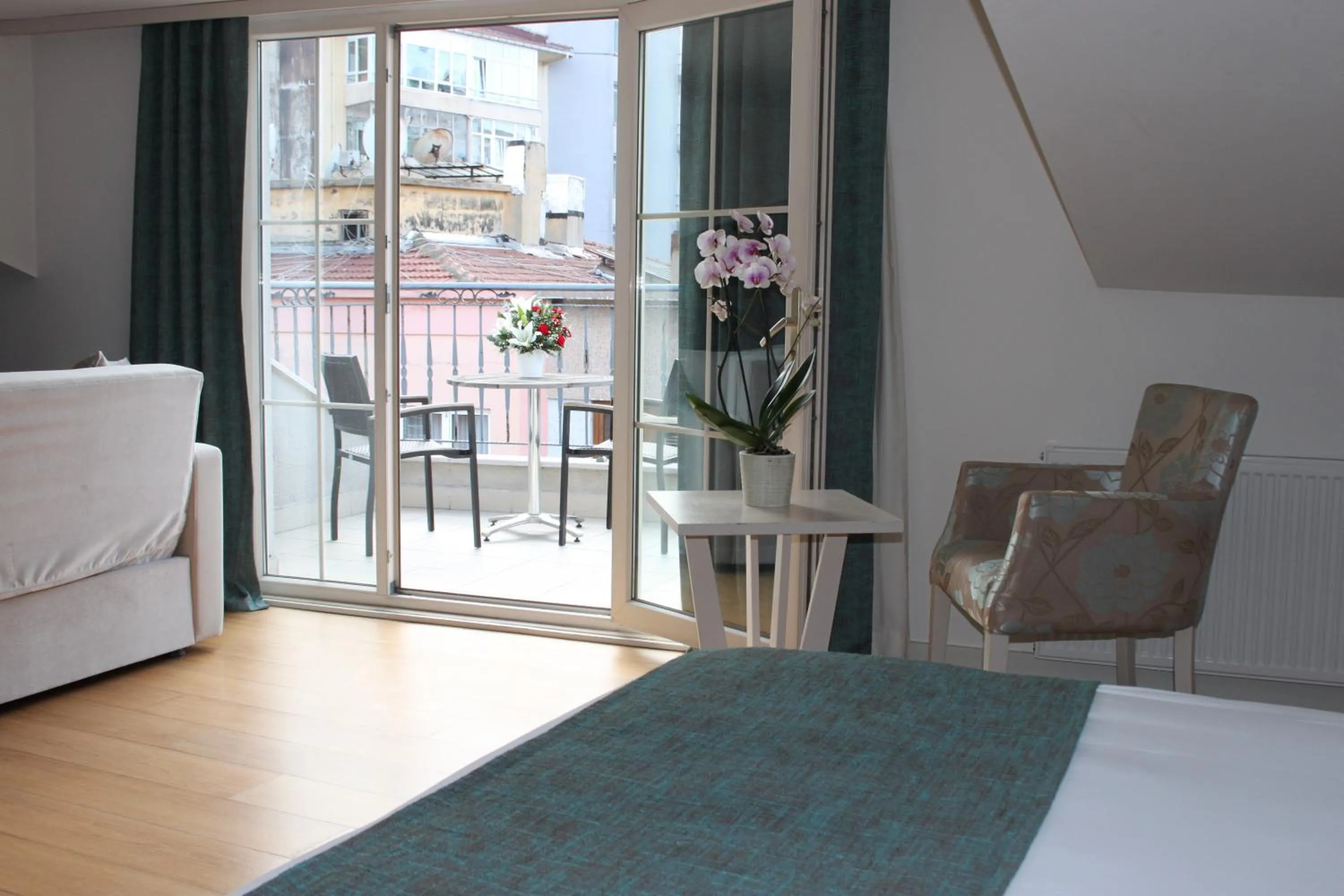 Balcony/Terrace, Bed in Turkuaz Suites Bosphorus