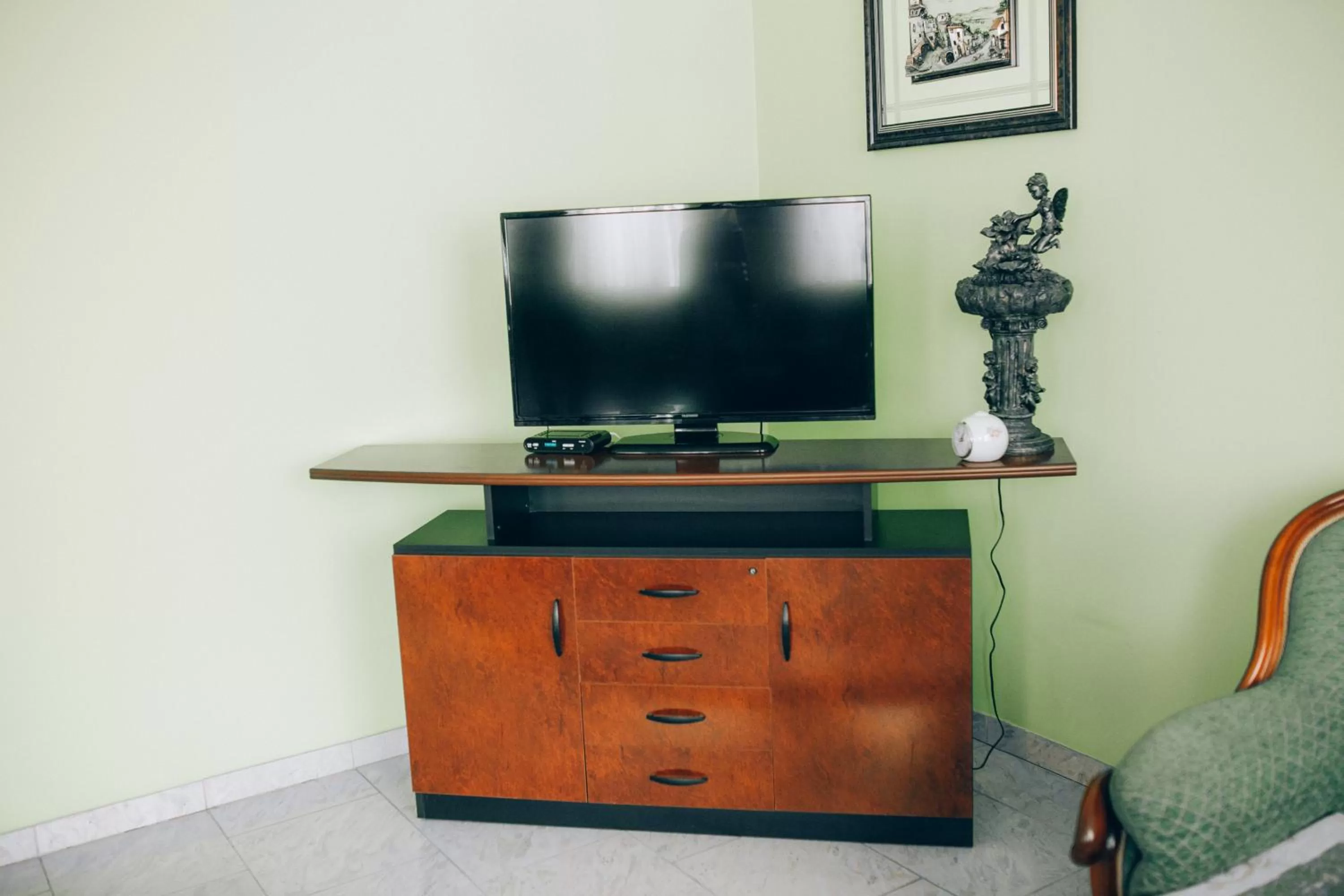 Property building, TV/Entertainment Center in Fermerska Hata