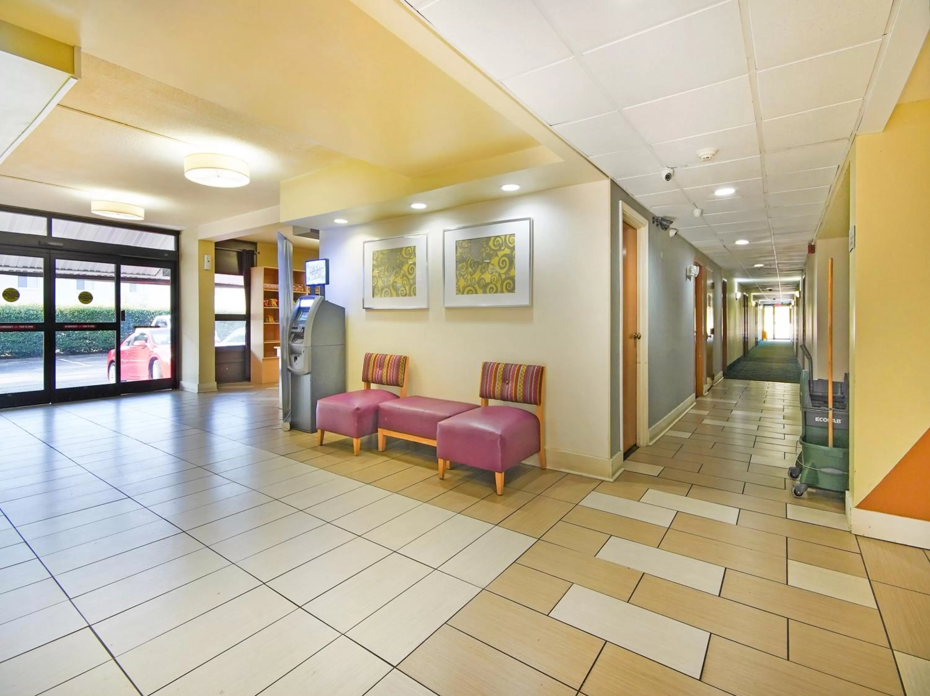 Lobby or reception in Baymont by Wyndham Williamsburg