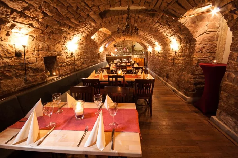 Restaurant/Places to Eat in Linde Restaurant & Hotel