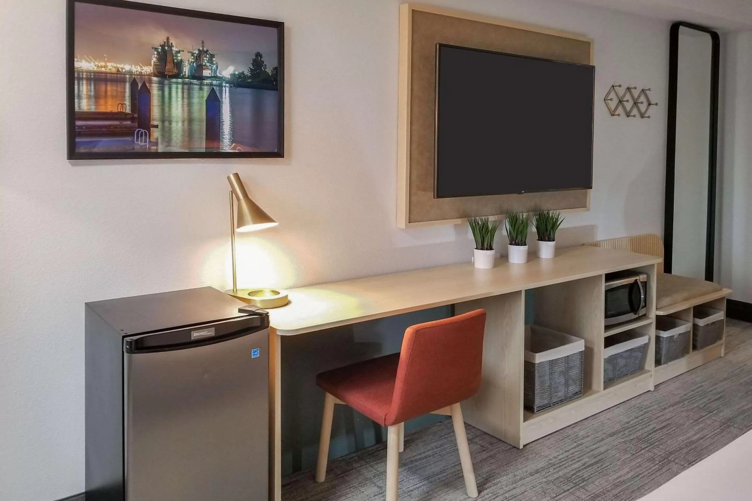 Photo of the whole room, TV/Entertainment Center in Hotel Thea Tacoma, Ascend Hotel Collection