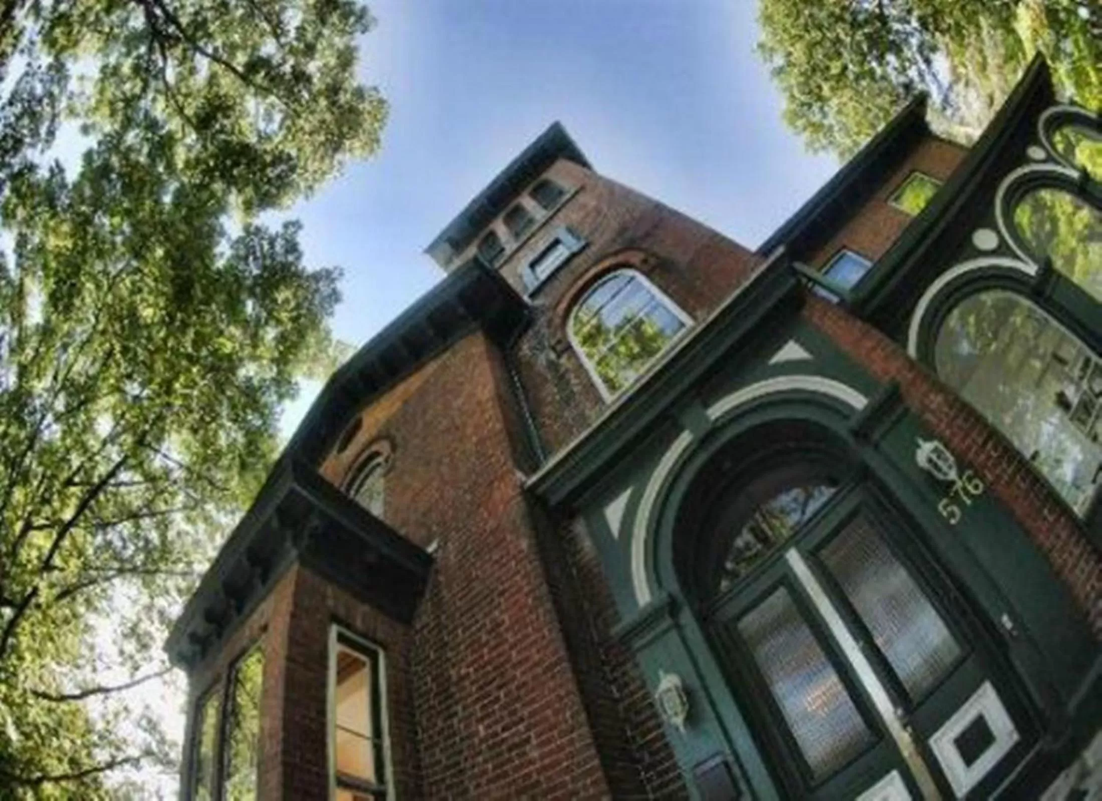 Facade/entrance, Property Building in Île de Garde B&B