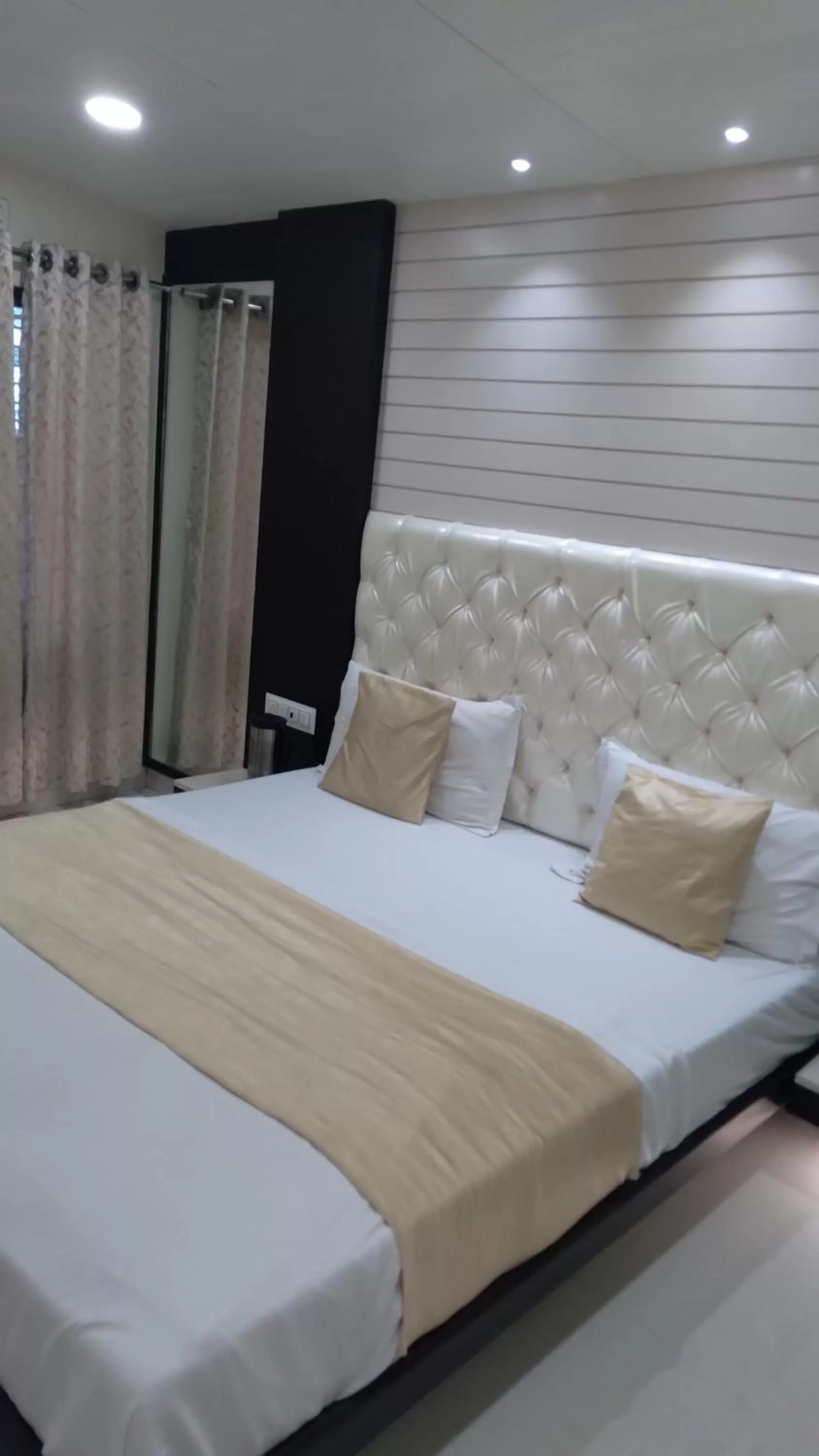 Bed in Abu Inn, Mount Abu - The Luxury Boutique Stay