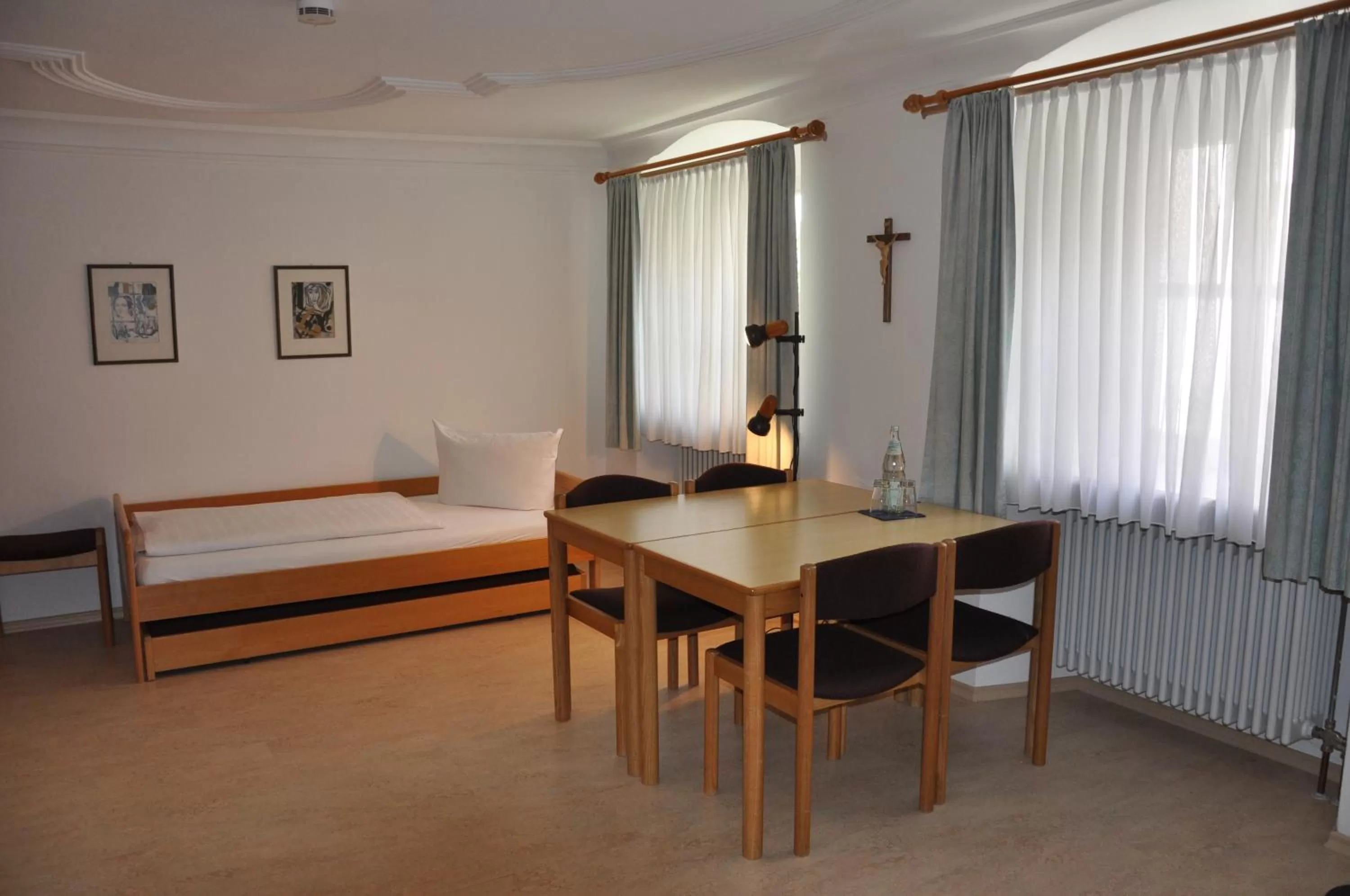 Decorative detail, Bed in Gästehaus der Katholischen Akademie