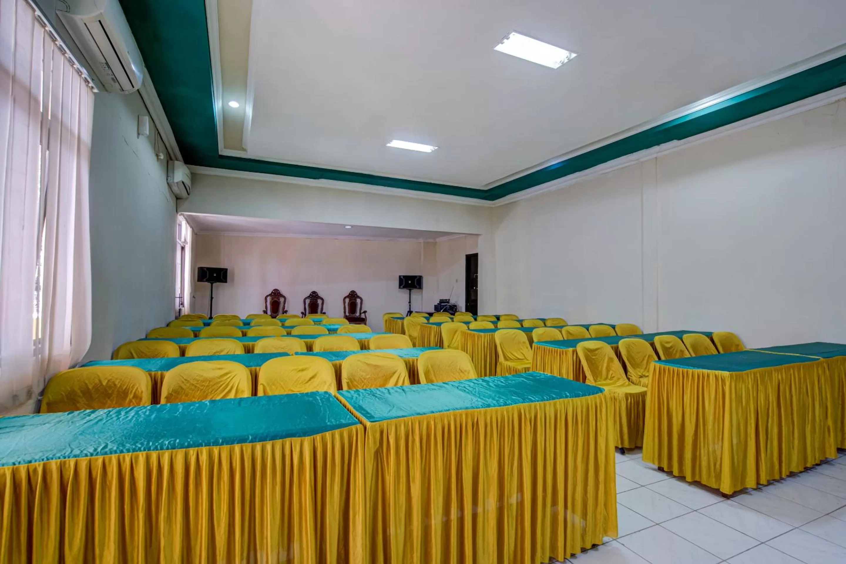 Meeting/conference room in OYO 3862 Syariah Hotel Pandan Wangi