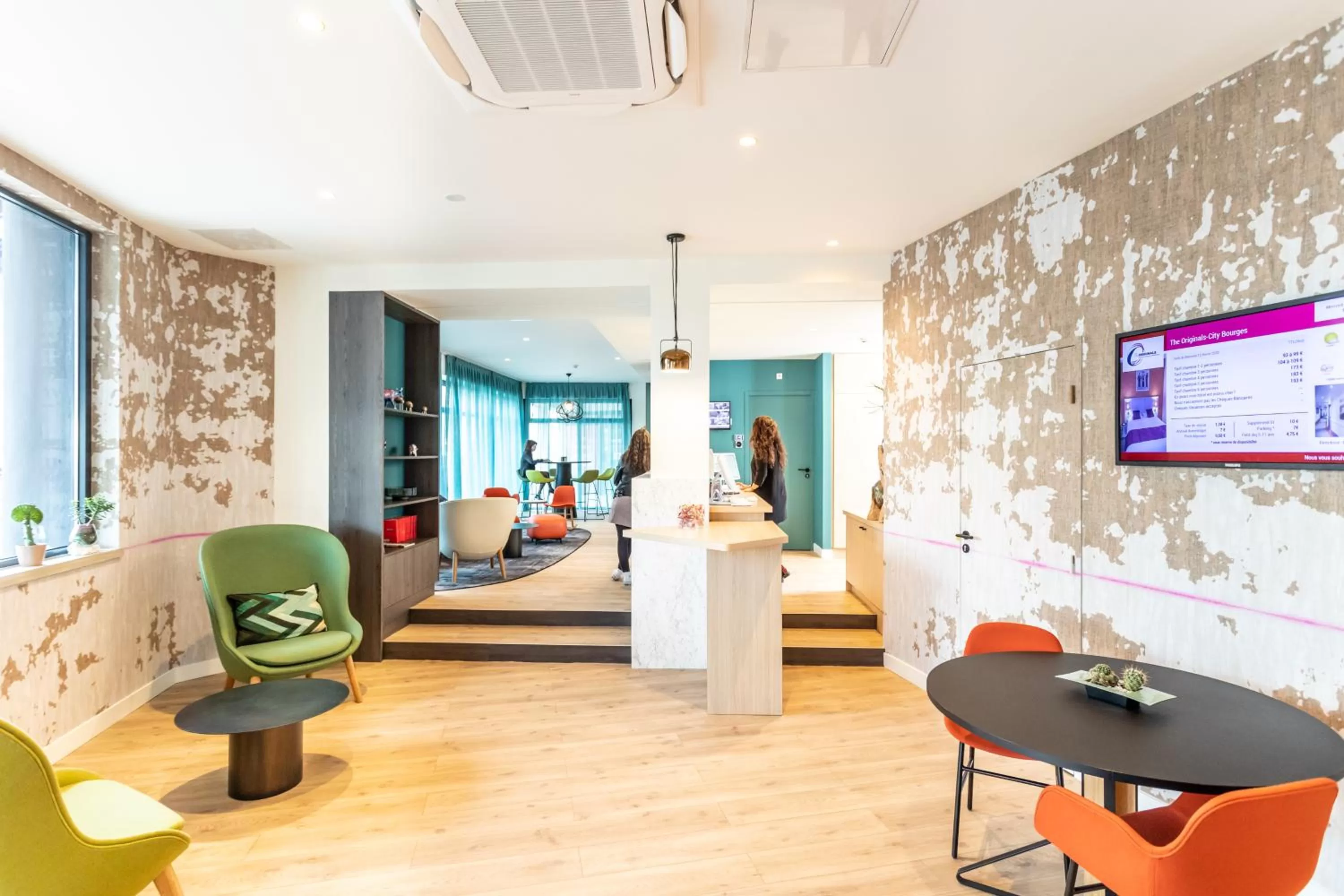 Lobby or reception in Hôtel The Originals City Le Berry - proche centre-ville - Gare - parking - recharge véhicule
