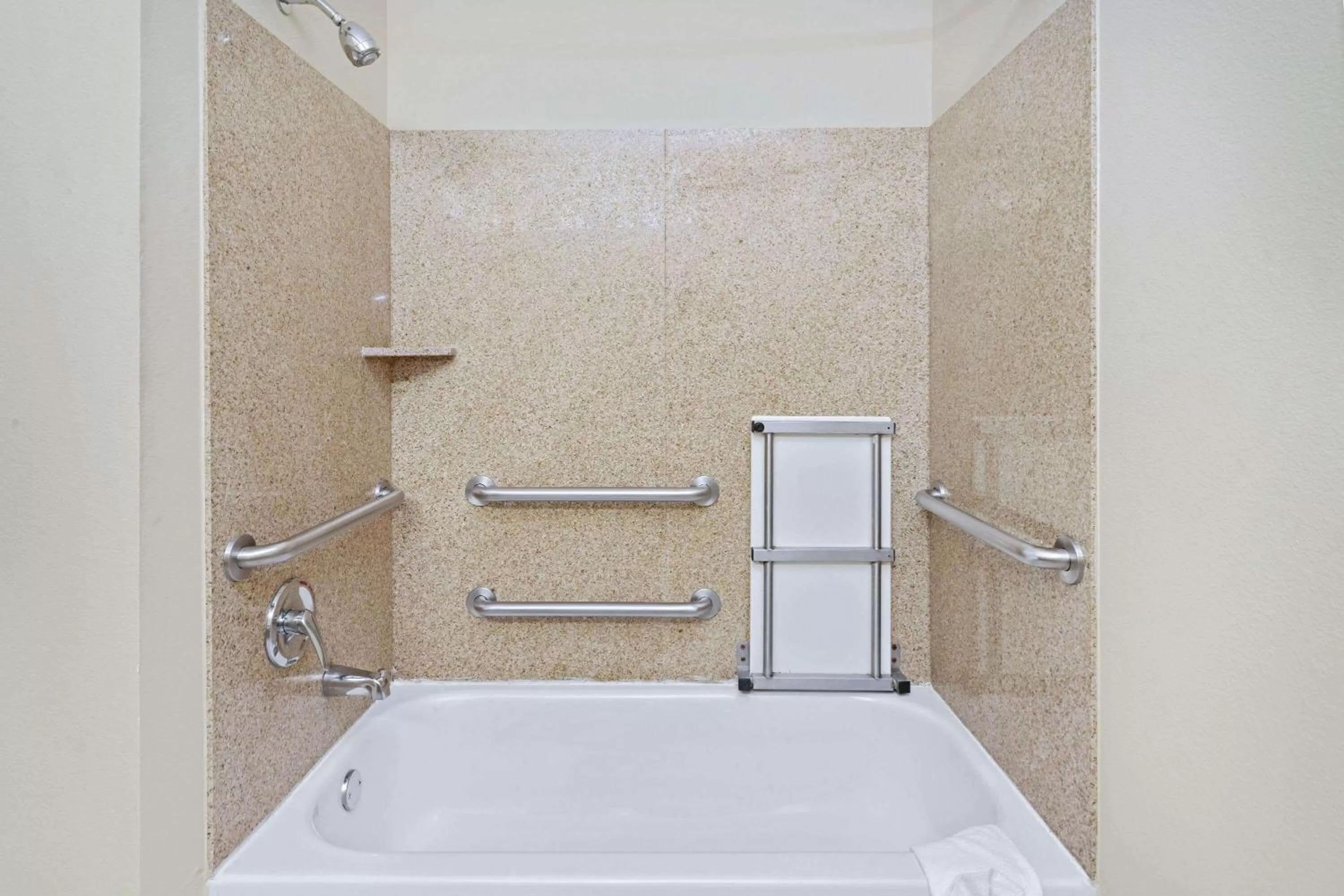 Bathroom in La Quinta by Wyndham Morgan City