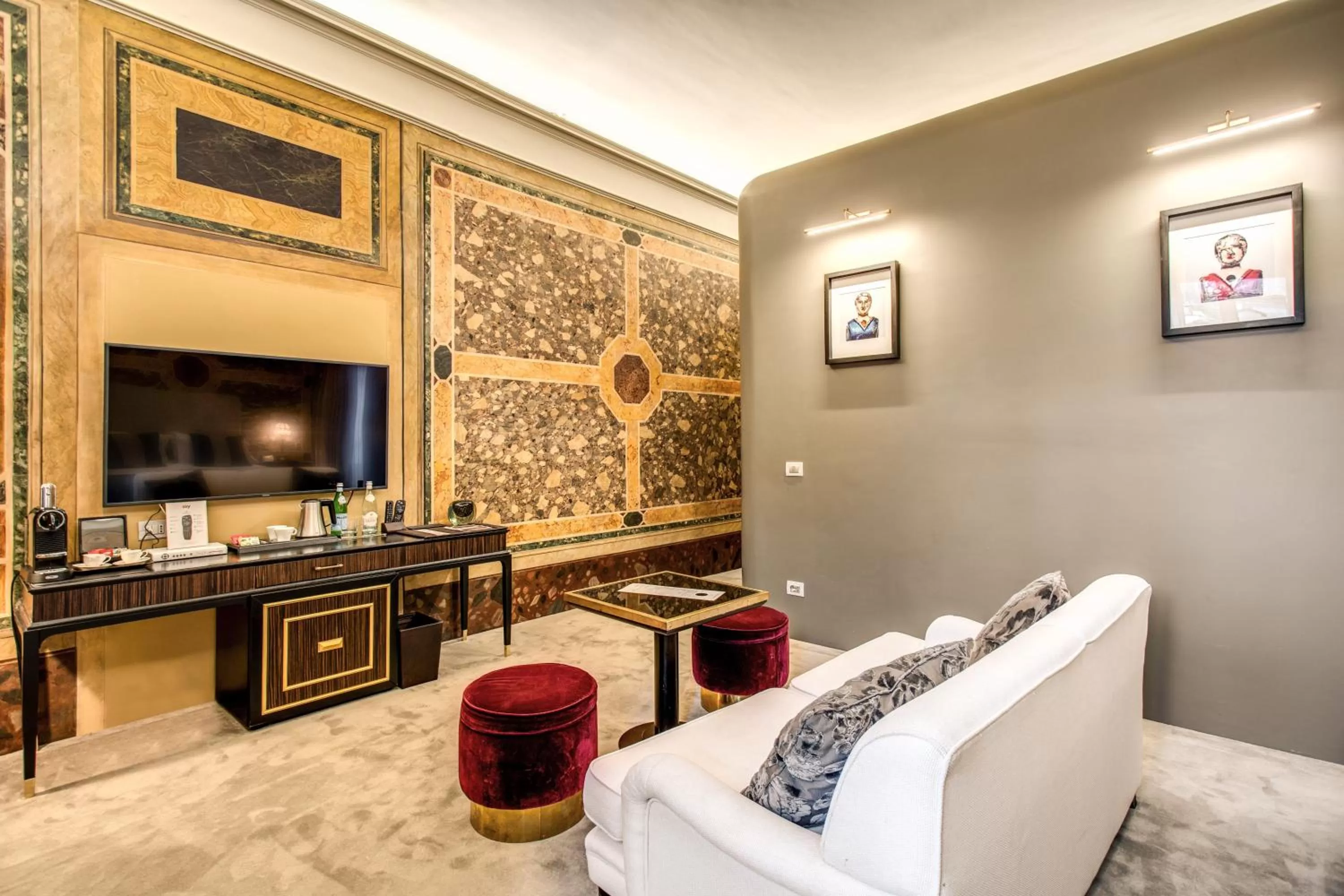 TV and multimedia in Martius Private Suites Hotel