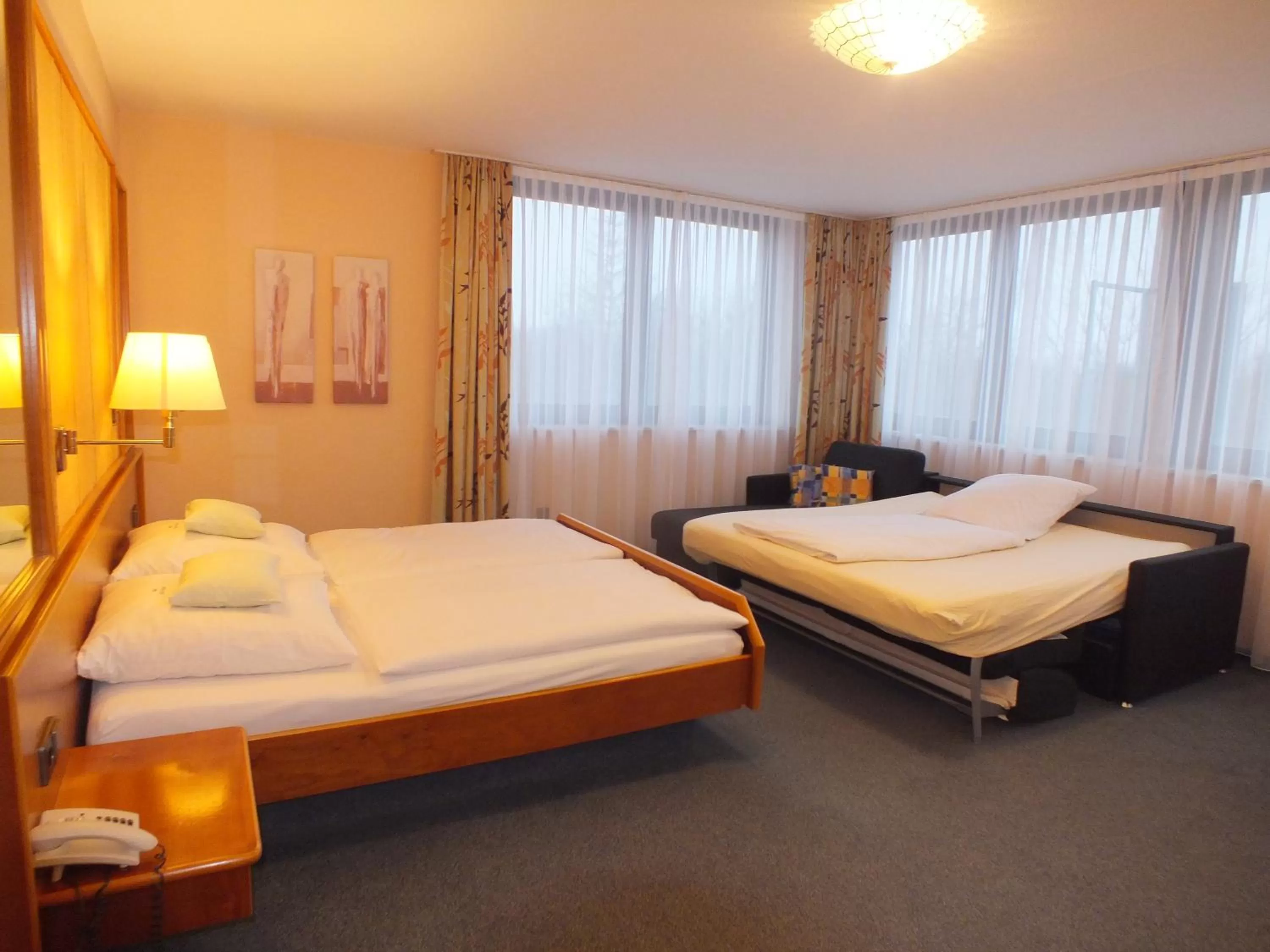 Photo of the whole room, Bed in Hotel Stadt Pasing