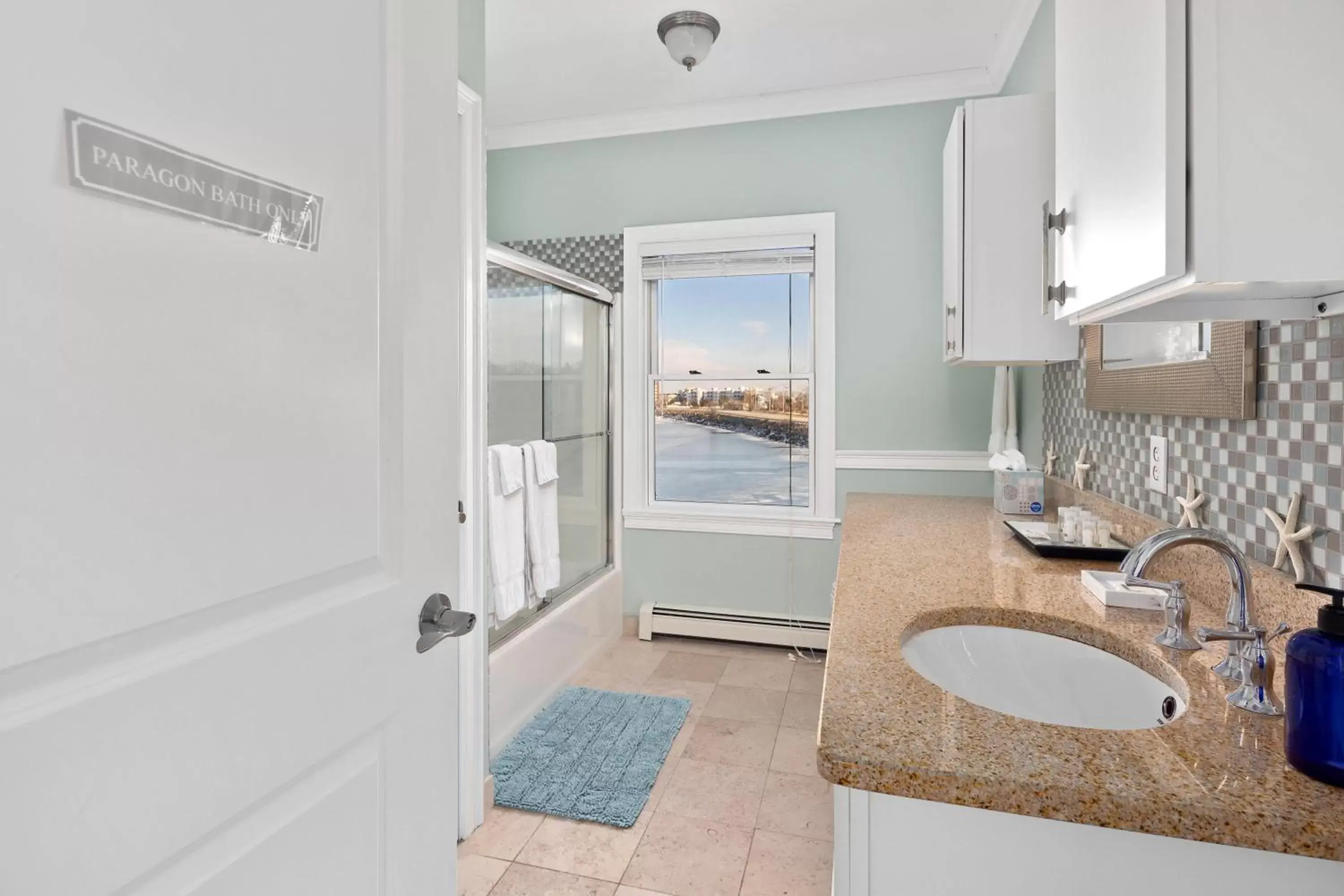 Deluxe King Room - Private Hallway Bathroom in The Beacon Waterfront Inn Deluxe King Room - Private Hallway Bathroom in The Beacon Waterfront Inn