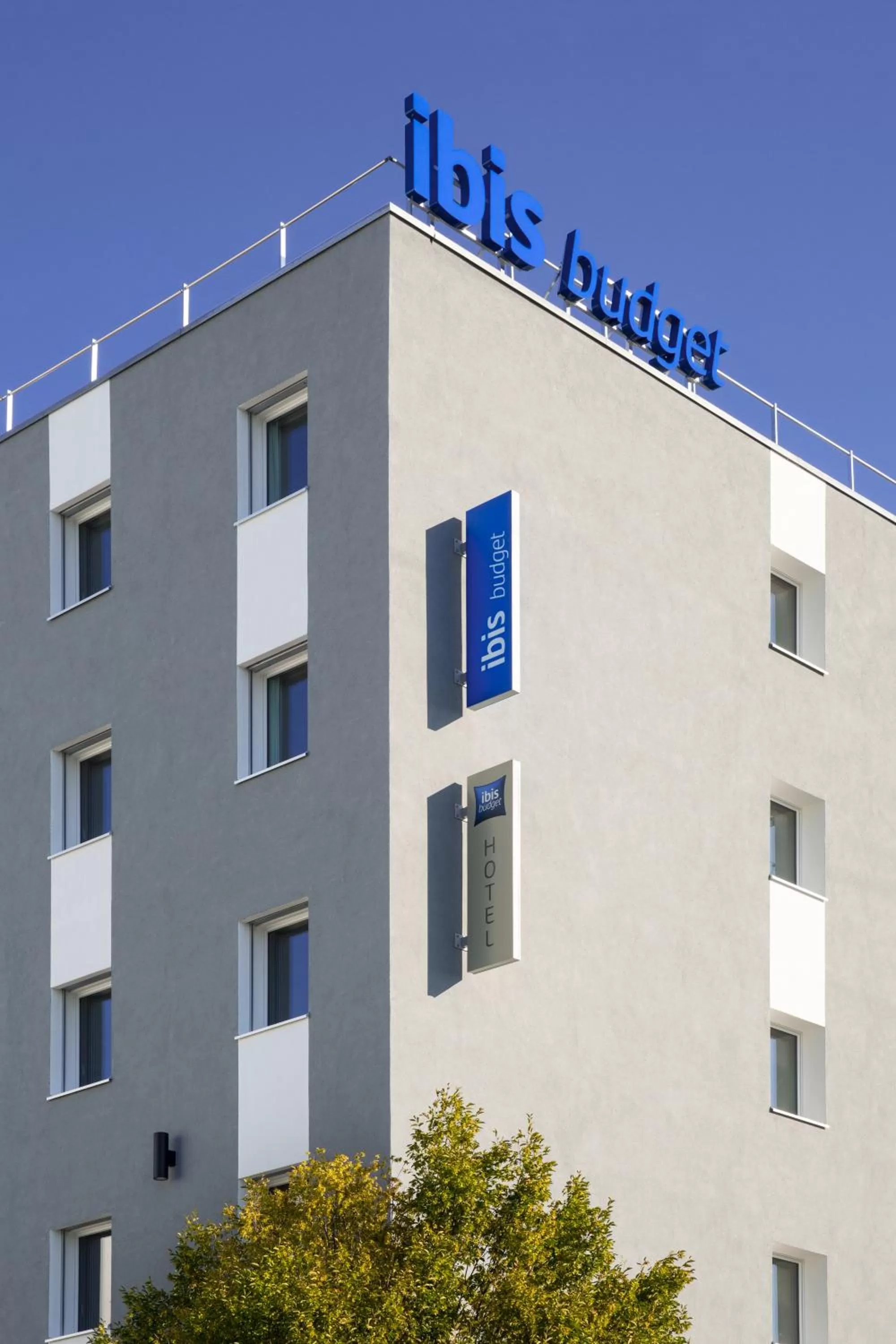 Facade/entrance in ibis budget Fribourg