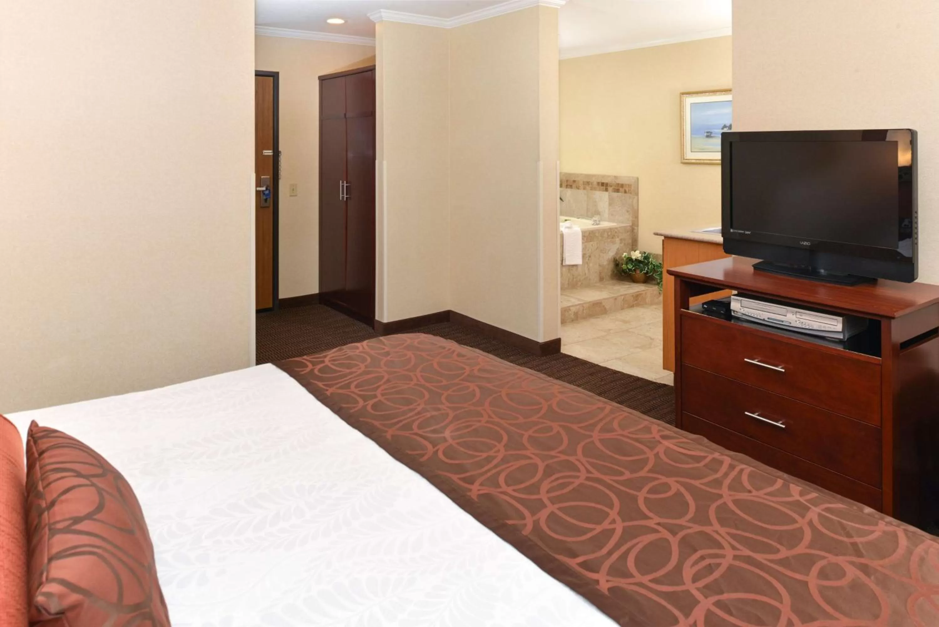 Photo of the whole room, Bed in Best Western Plus Landmark Inn