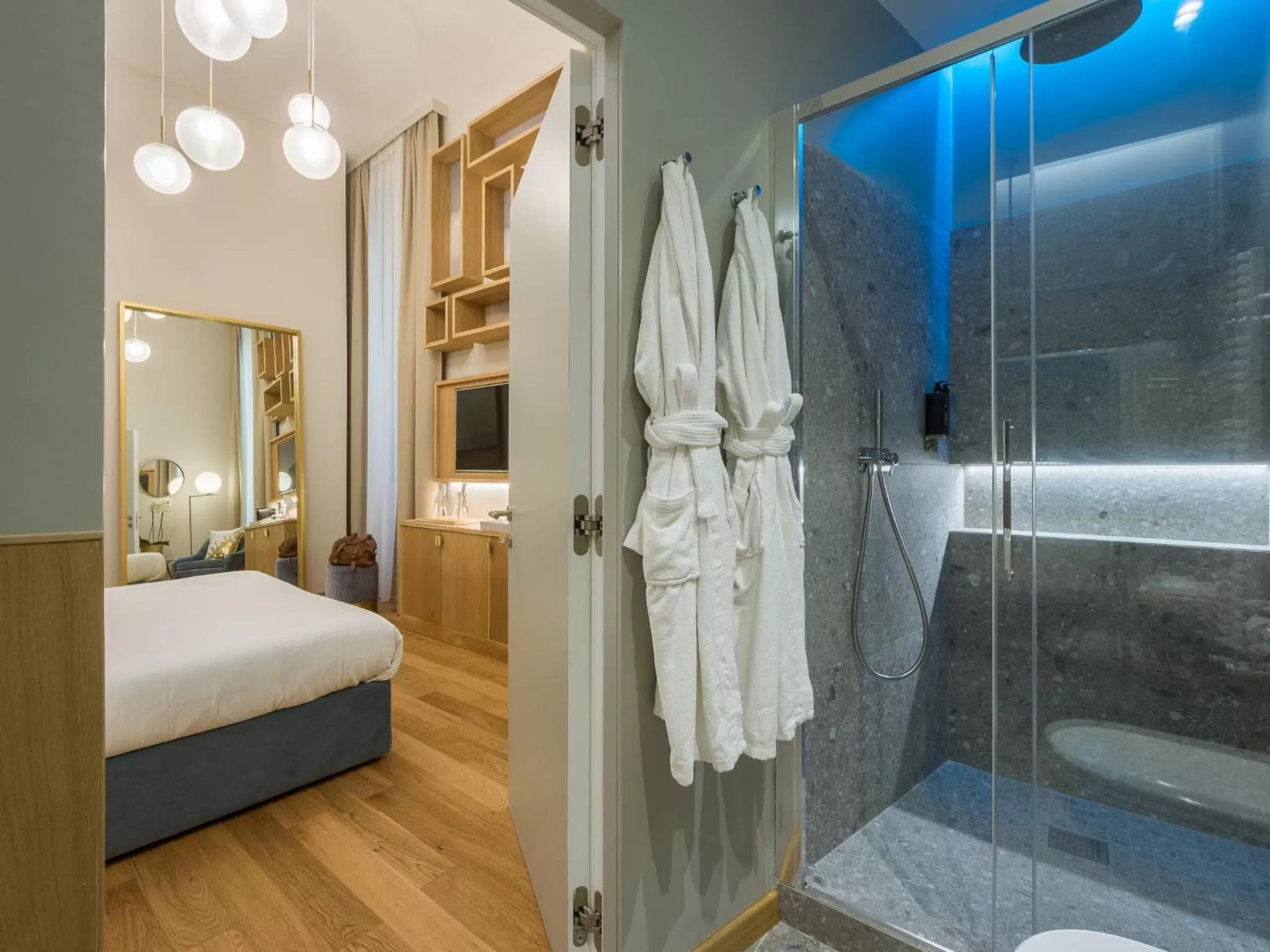 Shower, Bed in Renascentia in Florence - Adults Only