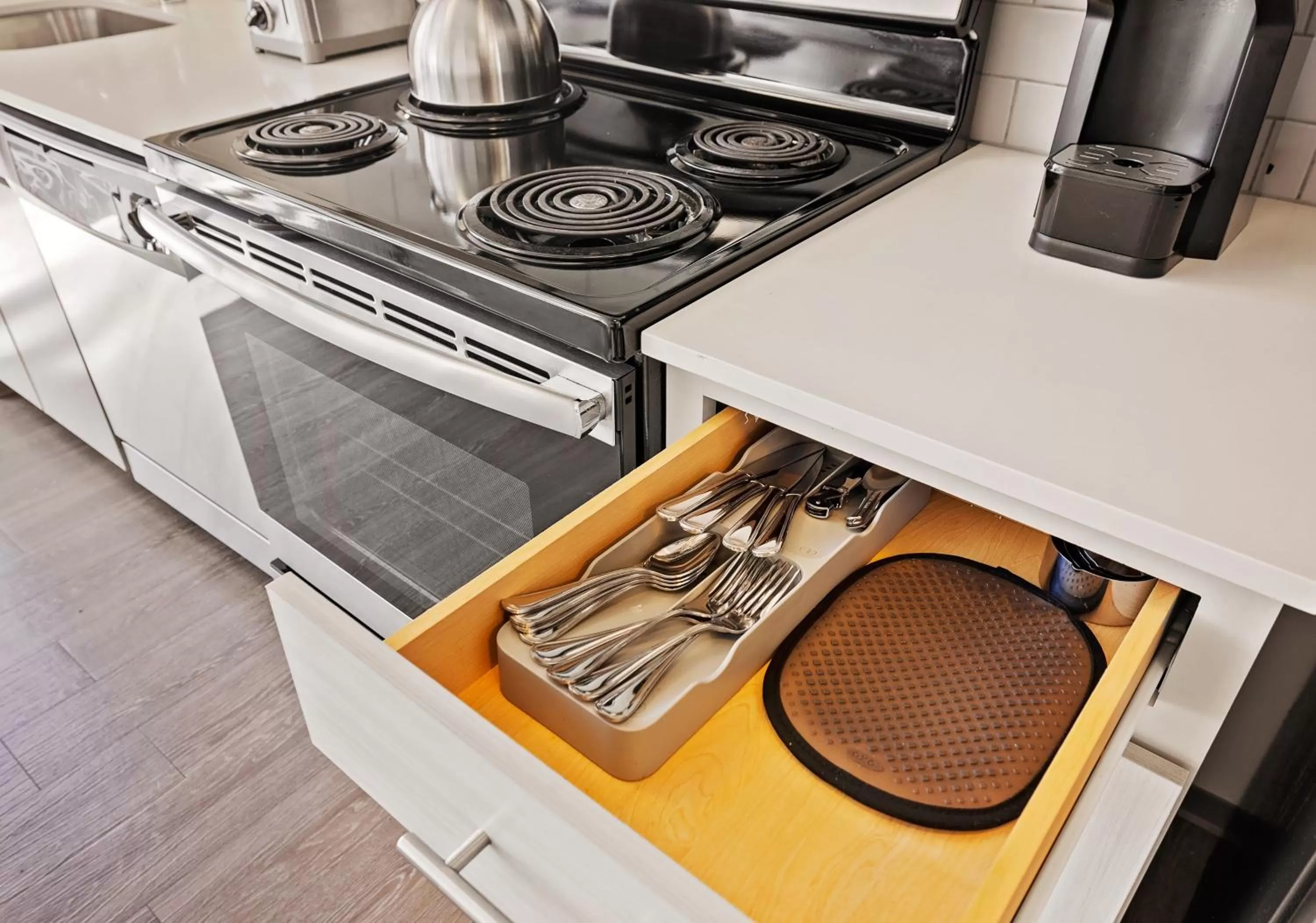 Kitchen or kitchenette in Placemakr Premier SoBro