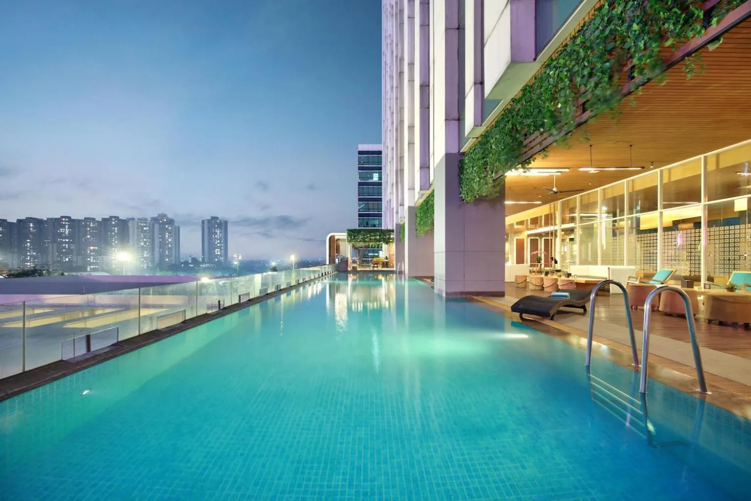 JS Luwansa Hotel & Convention Center